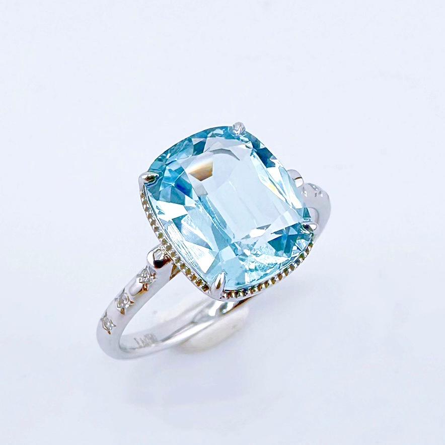 GRC-zertifiziert 2,40 CT Santa Maria Blue Aquamarin 18K Gold Ring mit Diamanten

1 Blauer Santa Maria-Aquamarin - 2,40 CT
GRC-Zertifizierung
Diamanten - 0,03 CT
18K Gold - 2,24 GM