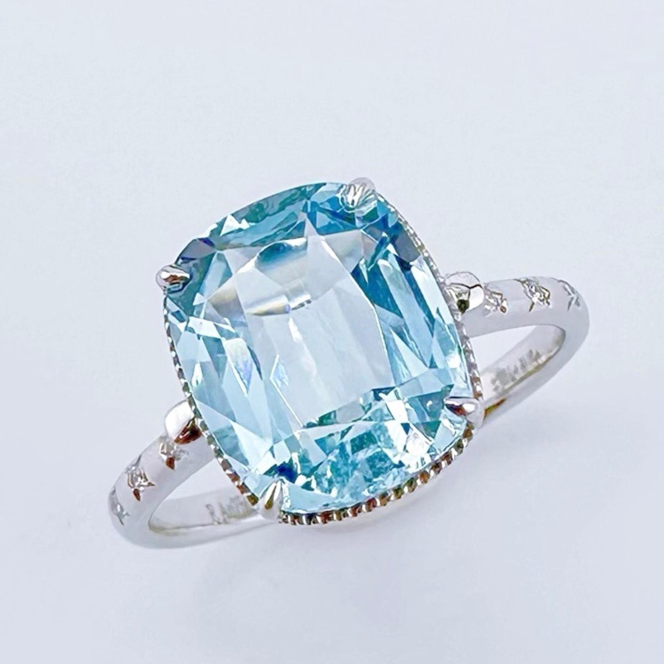 GRC-zertifiziert 2,40 CT Santa Maria Blue Aquamarin 18K Gold Ring mit Diamanten (Kissenschliff) im Angebot