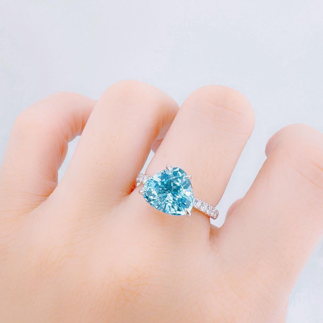 Brilliant Cut GRC Certified 3.14 CT Intense Blue Aquamarine Ring with Diamonds For Sale