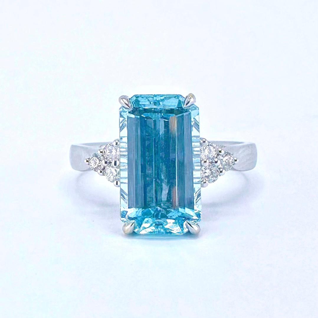 Certificado GRC  3,37 CT Santa María Aguamarina Azul Anillo de Oro de 18K con Diamantes

1 Aguamarina - 3,37 CT
Certificación GRC - Azul Santa María ( Azul Intenso )
Diamantes - 0.18 CT

Oro de 18 quilates - 3,71 GM