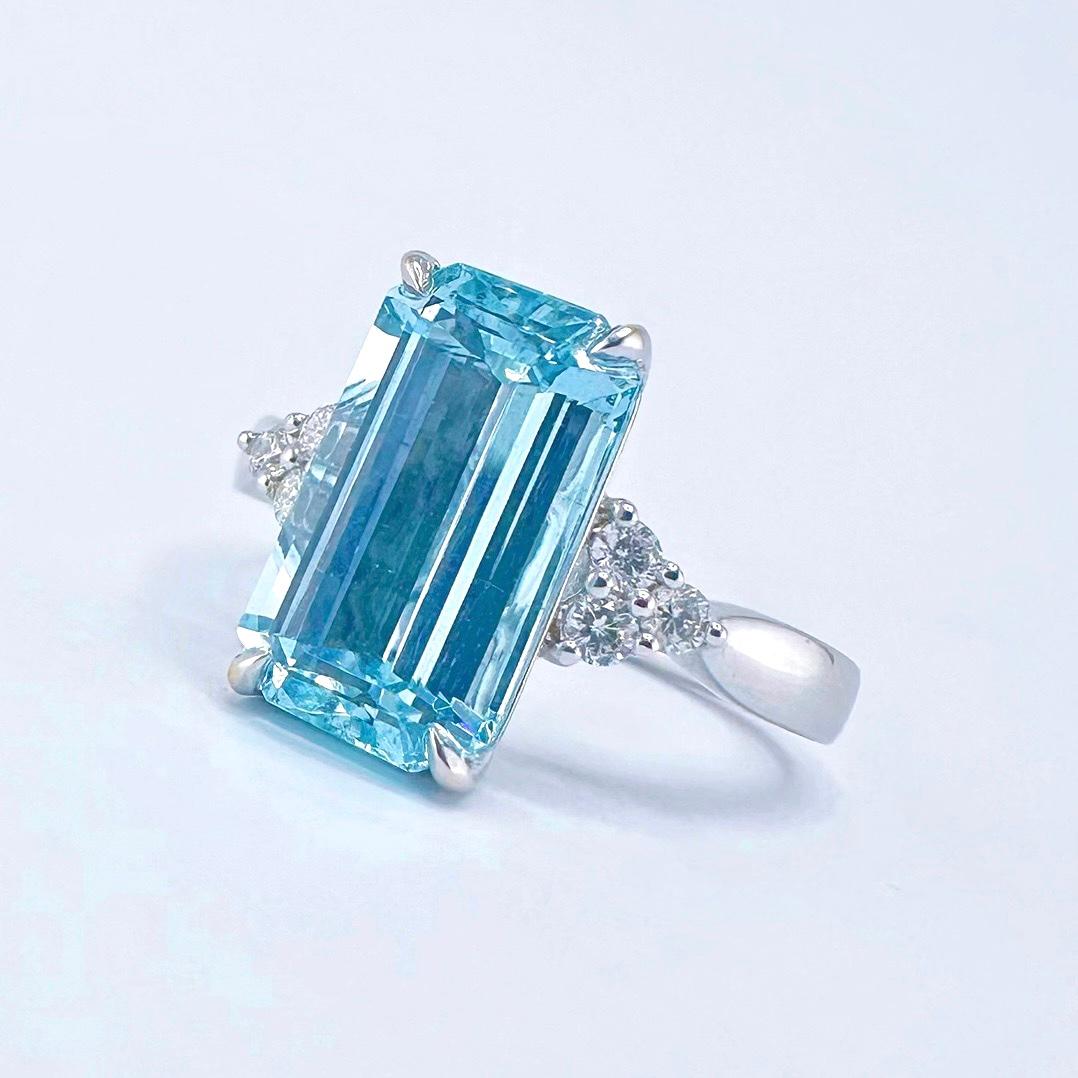 Certificado GRC  3,37 CT Santa María Aguamarina Azul Anillo de Oro de 18K con Diamantes Moderno en venta