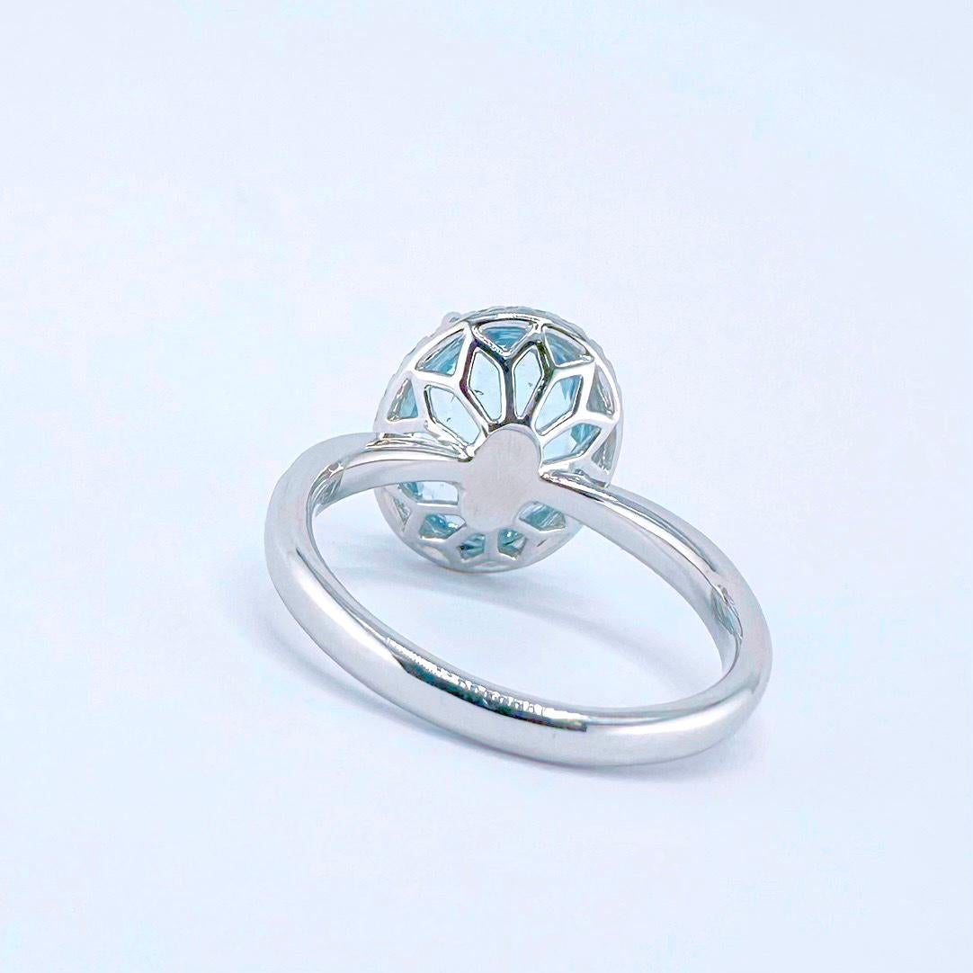 Women's or Men's GRC Certified 3.40 CT Intense Blue Aquamarine 18K Gold Cocktail Diamond Ring For Sale