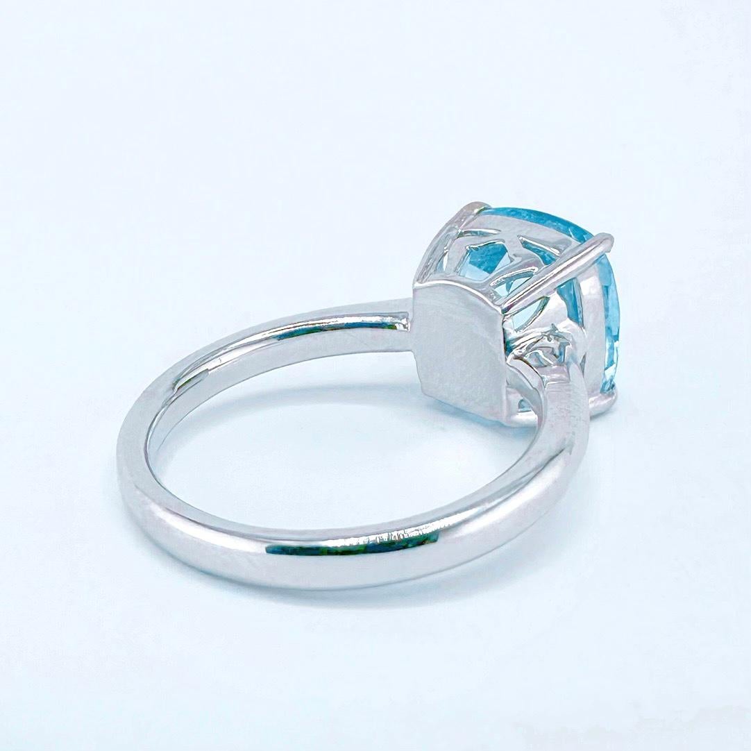 GRC zertifizierter 4,37 CT intensiver blauer Aquamarinring (Kissenschliff) im Angebot