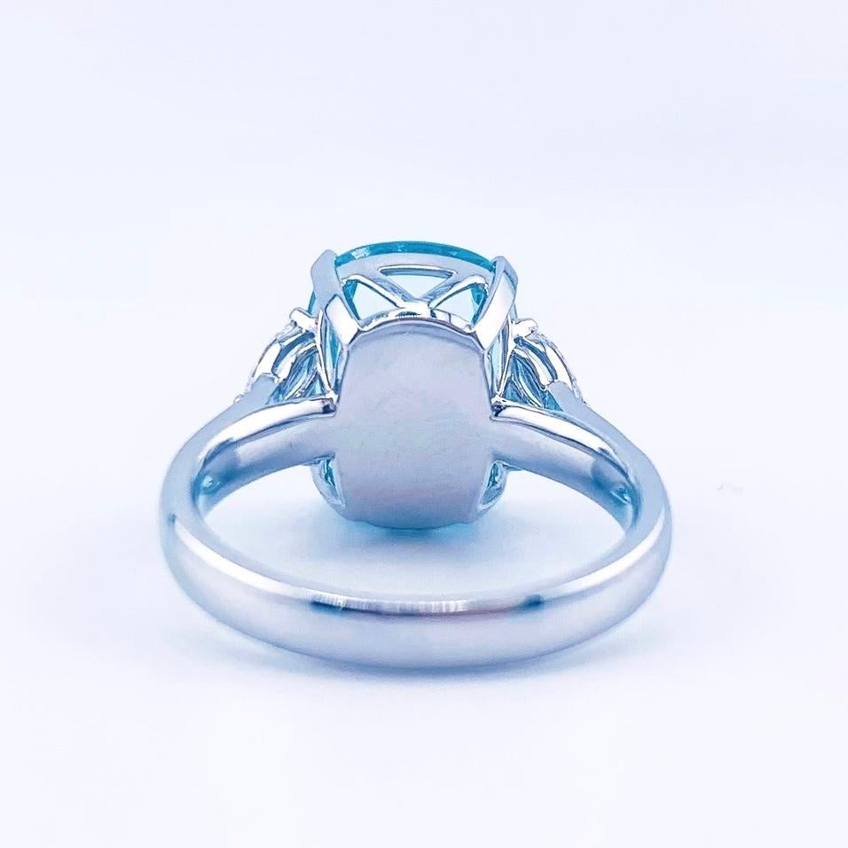GRC Certified 5.48 CT Aquamarine 18K Gold Cocktail Ring In New Condition For Sale In Kowloon, HK