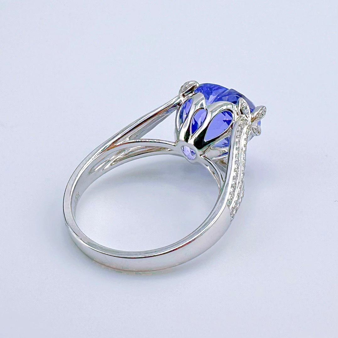 Cuore Anello in oro bianco 18 carati con tanzanite certificata GRC 7,11 CT e diamanti in vendita