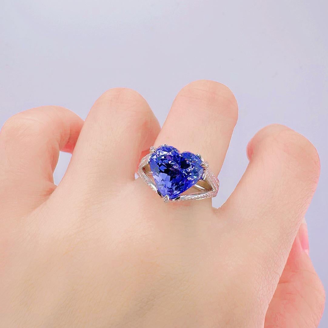 Anello in oro bianco 18 carati con tanzanite certificata GRC 7,11 CT e diamanti In condizioni Nuovo in vendita a Kowloon, HK