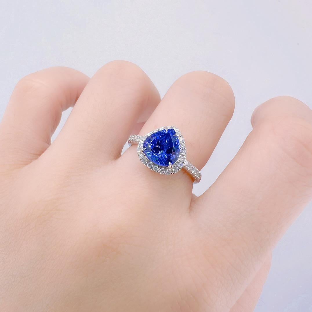 Modern GRC Certified Cornflower Blue Tanzanite 18K Gold Ring with Diamonds For Sale
