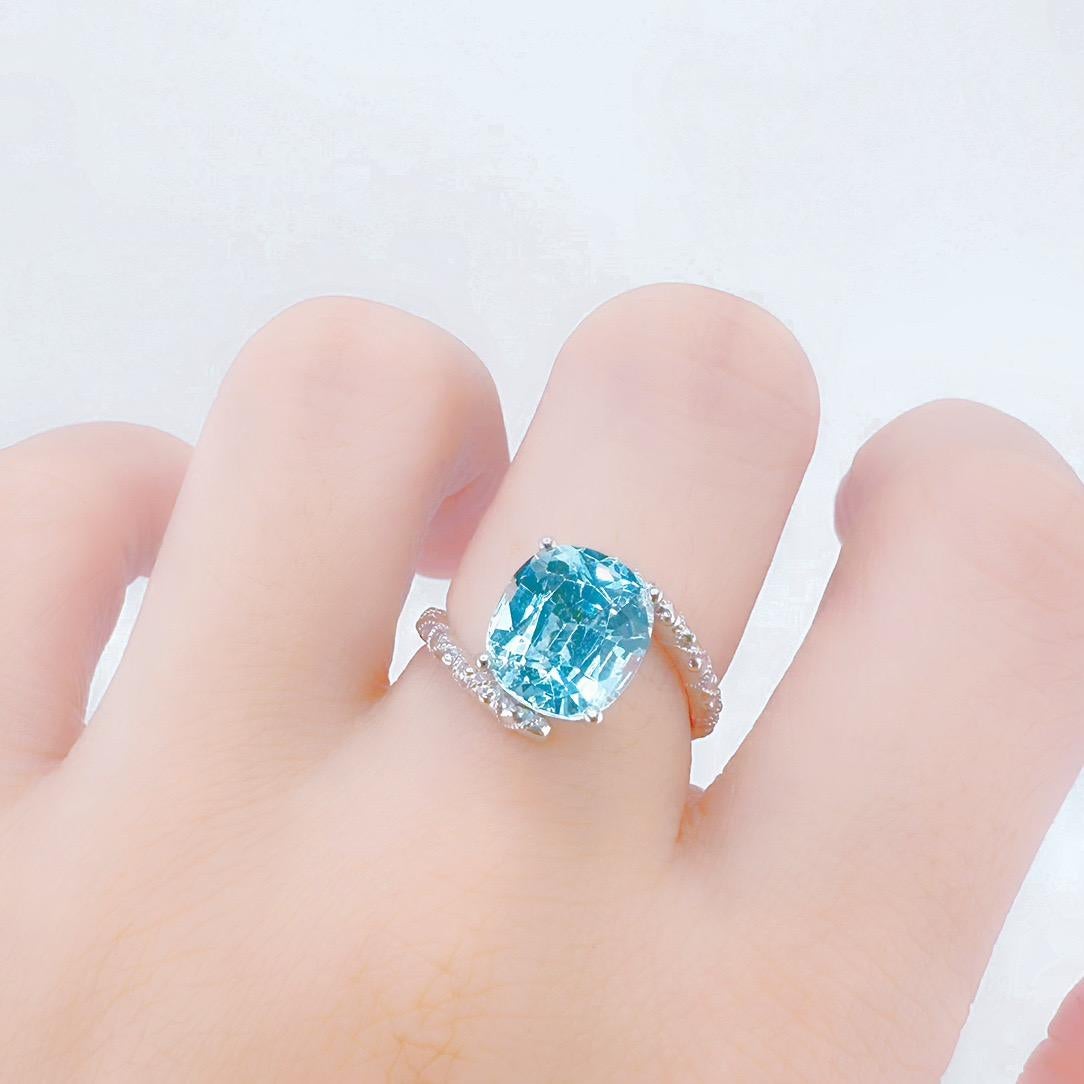 GRC Certified Intense Blue 3.29 CT Aquamarine 18K Gold Ring In New Condition For Sale In Kowloon, HK