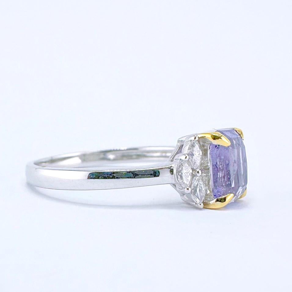 Modern GRC Certified Light Purple Sapphire 18K White Gold Ring with Diamonds For Sale