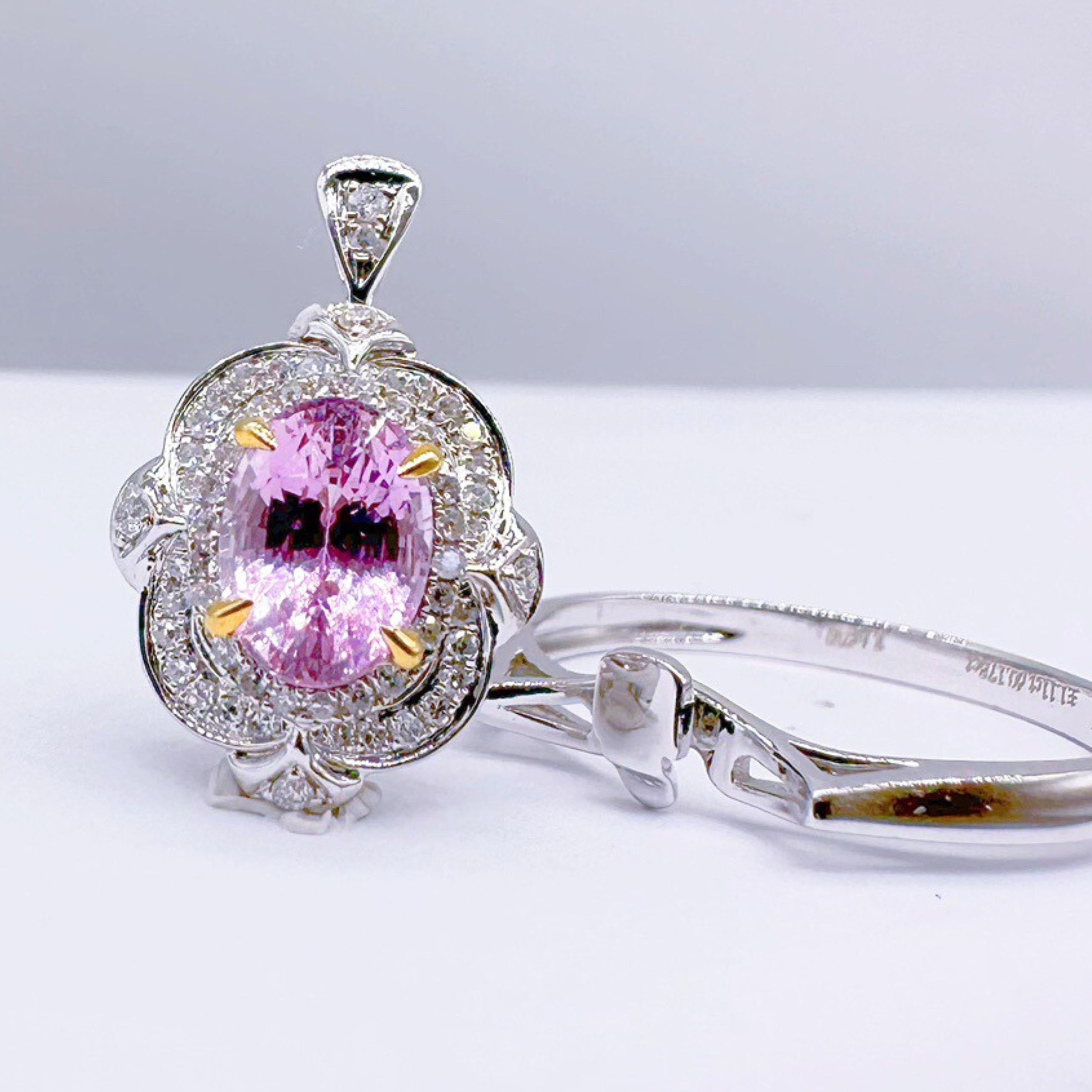 Modern GRC Certified Padparadscha Sapphire 18K White Gold Cocktail Ring with Diamonds For Sale