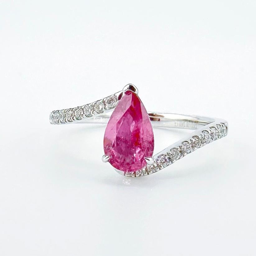 GRC Certified Padparadscha Sapphire 18K White Gold Ring with Diamonds

1 Padparadscha Sapphire Sapphire - 1.00 CT
Color - Orangish Pink
GRC Certification

Diamonds - 0.156 CT
18K God - 2.42 GM