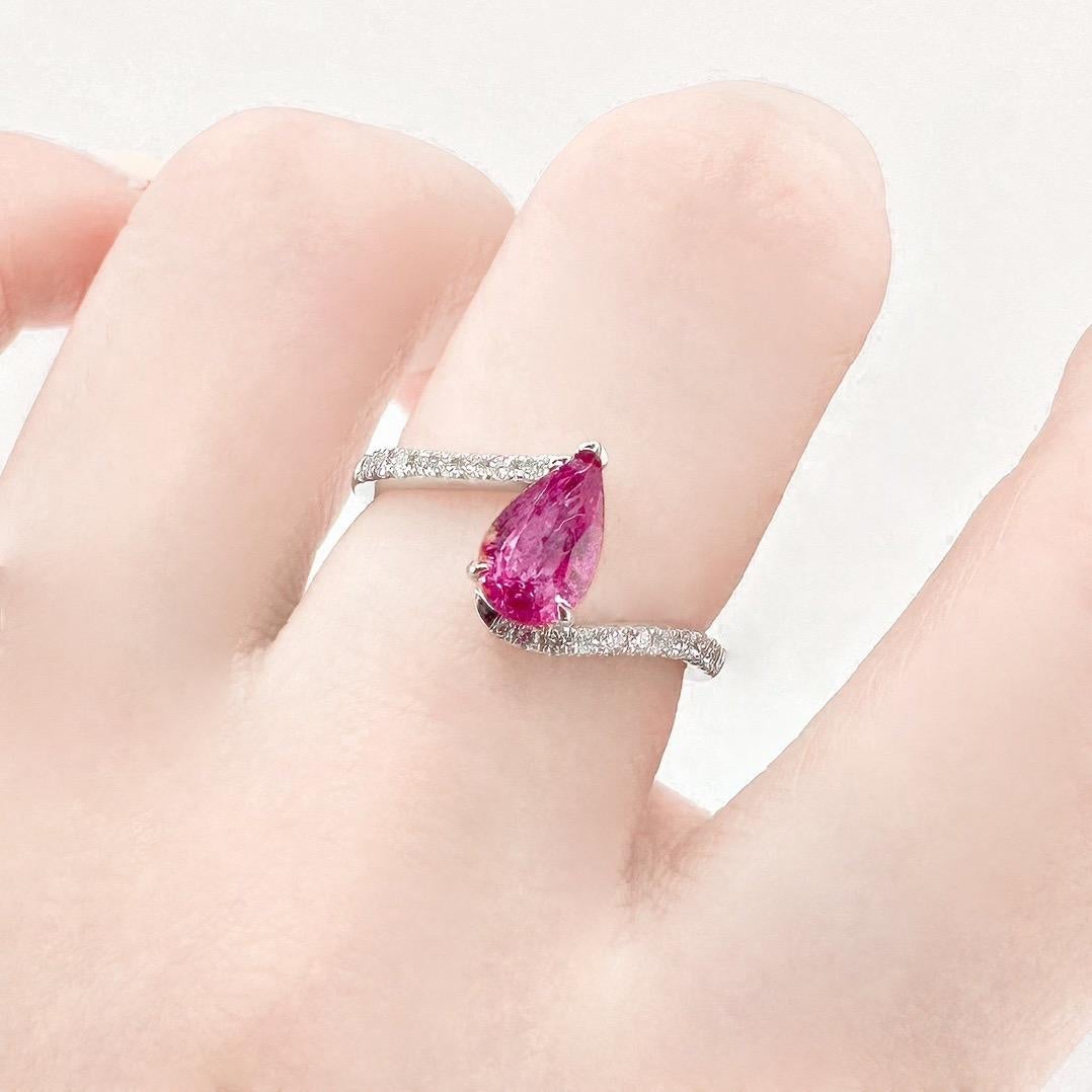Brilliant Cut GRC Certified Padparadscha Sapphire 18K White Gold Ring with Diamonds For Sale