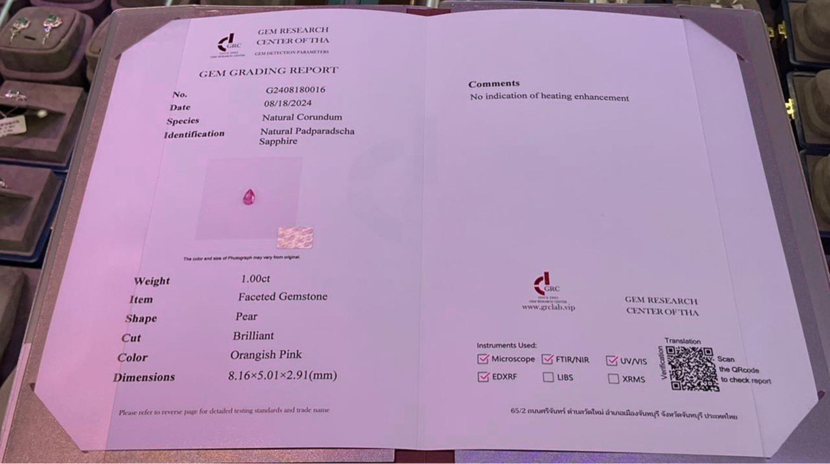GRC Certified Padparadscha Sapphire 18K White Gold Ring with Diamonds In New Condition For Sale In Kowloon, HK