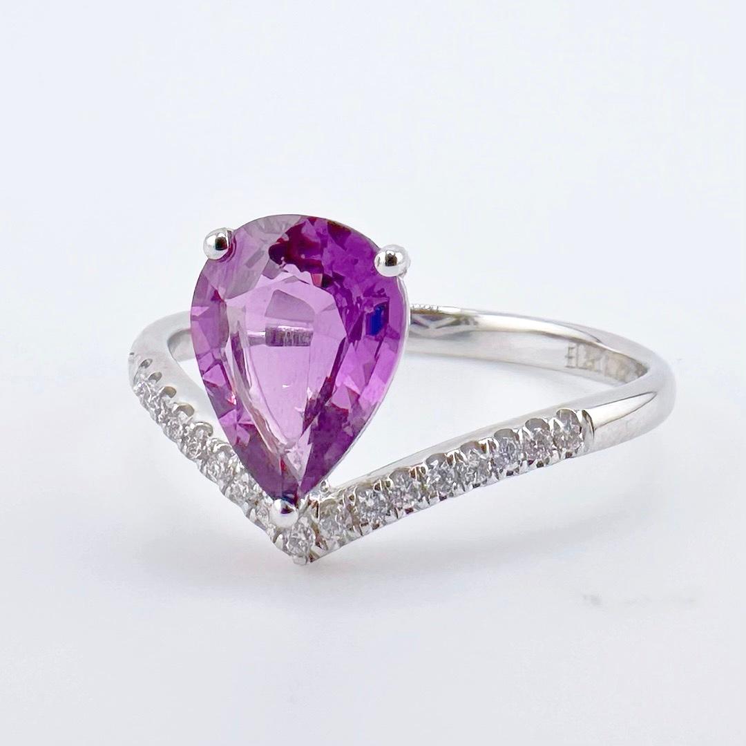 Modern GRC Certified Purple Sapphire 18K White Gold Ring with Diamonds For Sale