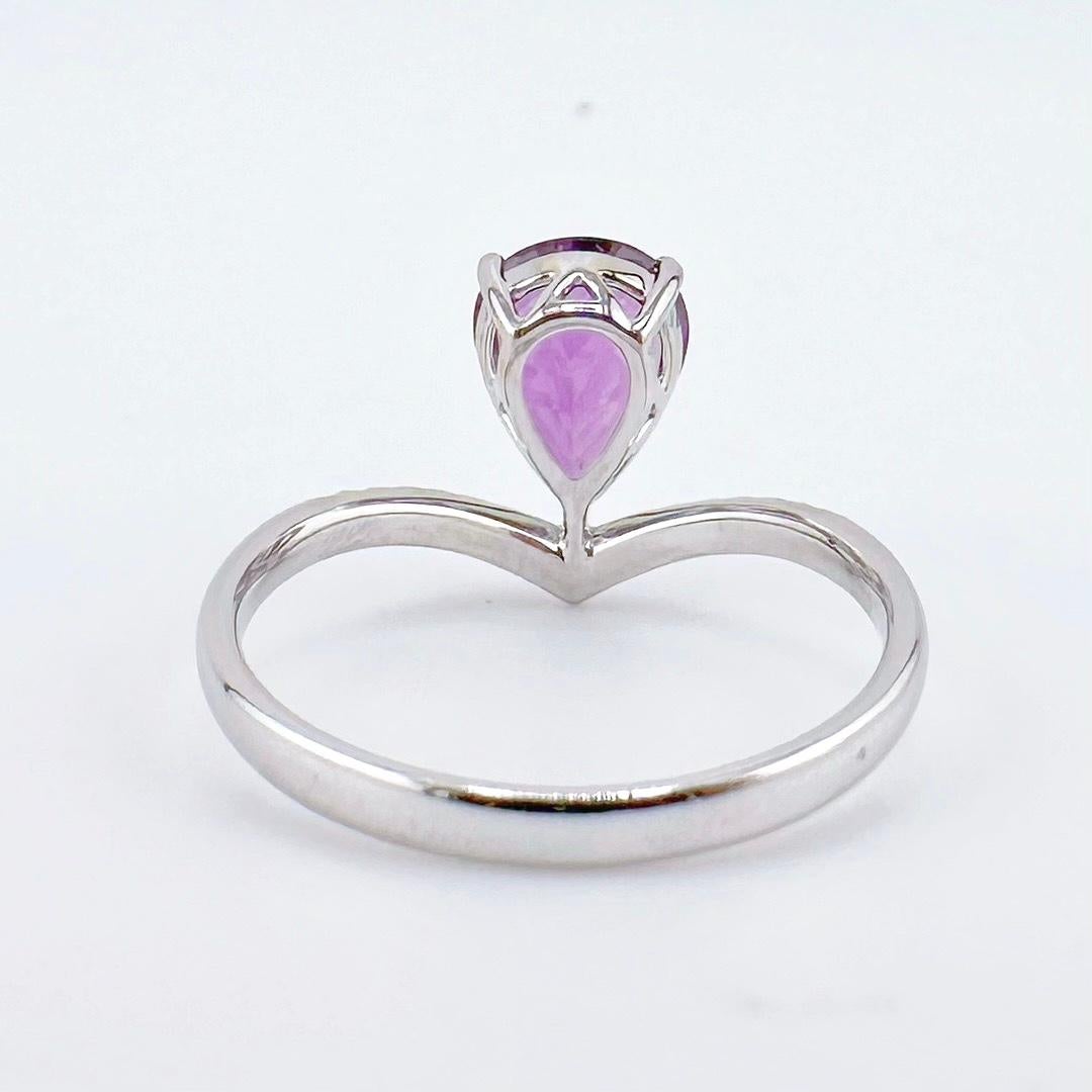 GRC Certified Purple Sapphire 18K White Gold Ring with Diamonds In New Condition For Sale In Kowloon, HK
