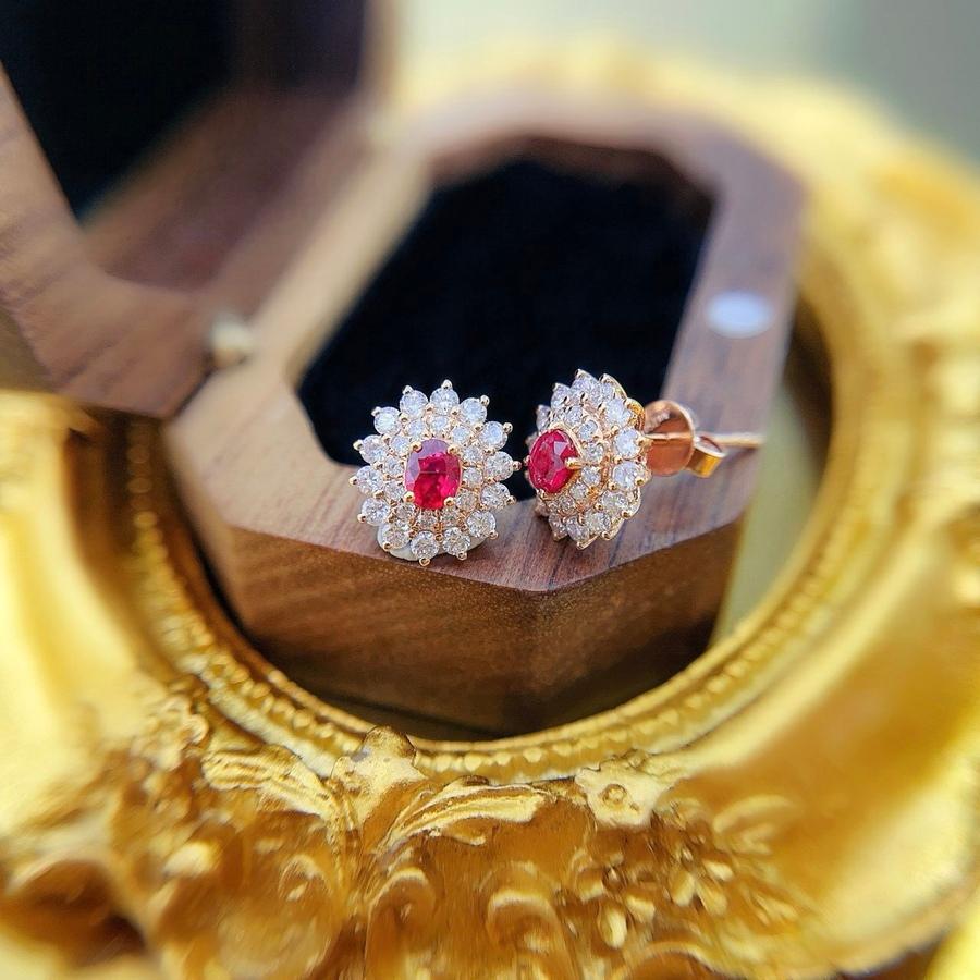 Modern GRC Certified Ruby 18K Yellow Gold Sunflower Earrings with Diamonds For Sale
