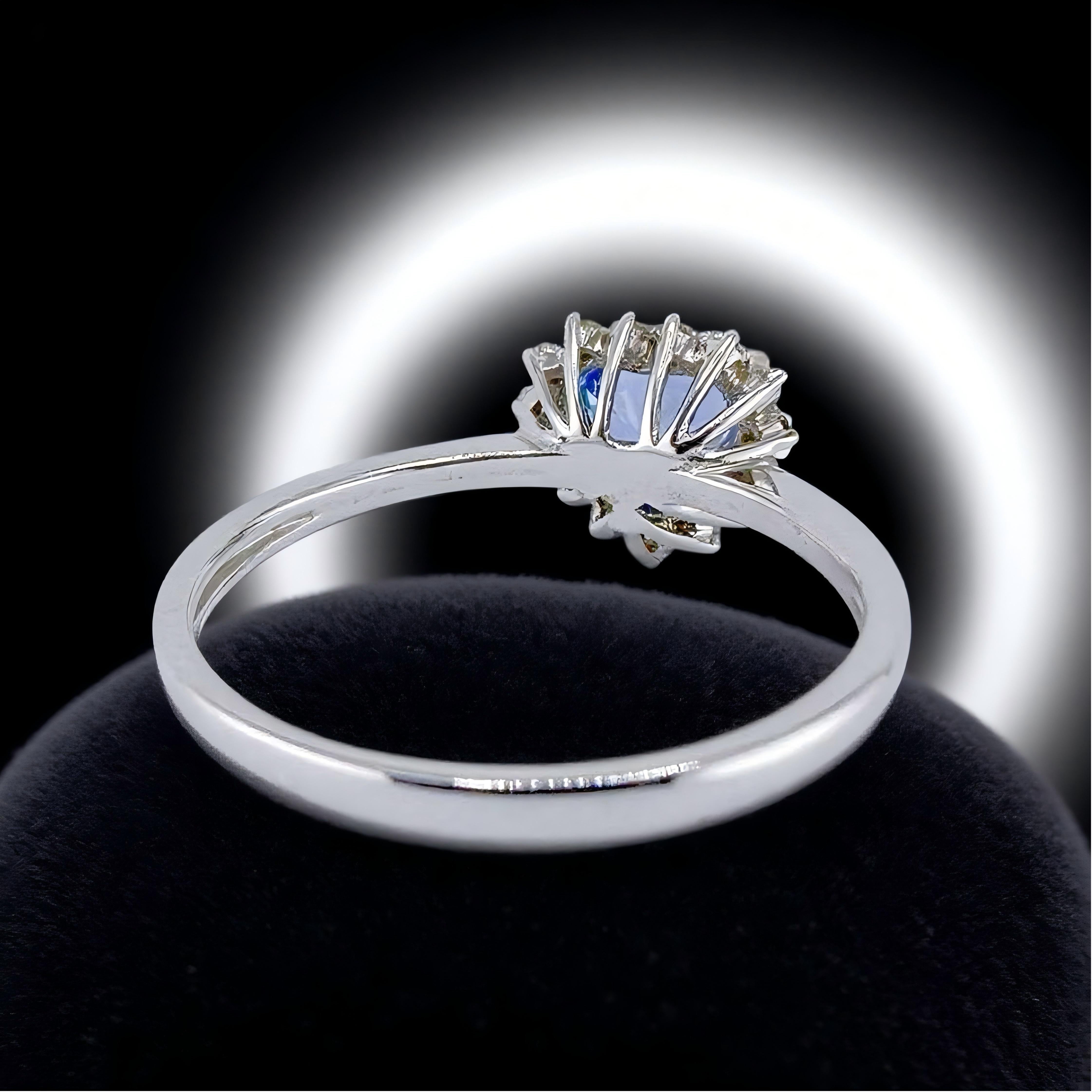 Modern GRC Certified Unheated Heart - Shaped Sapphire 18K White Gold Diamond Ring For Sale