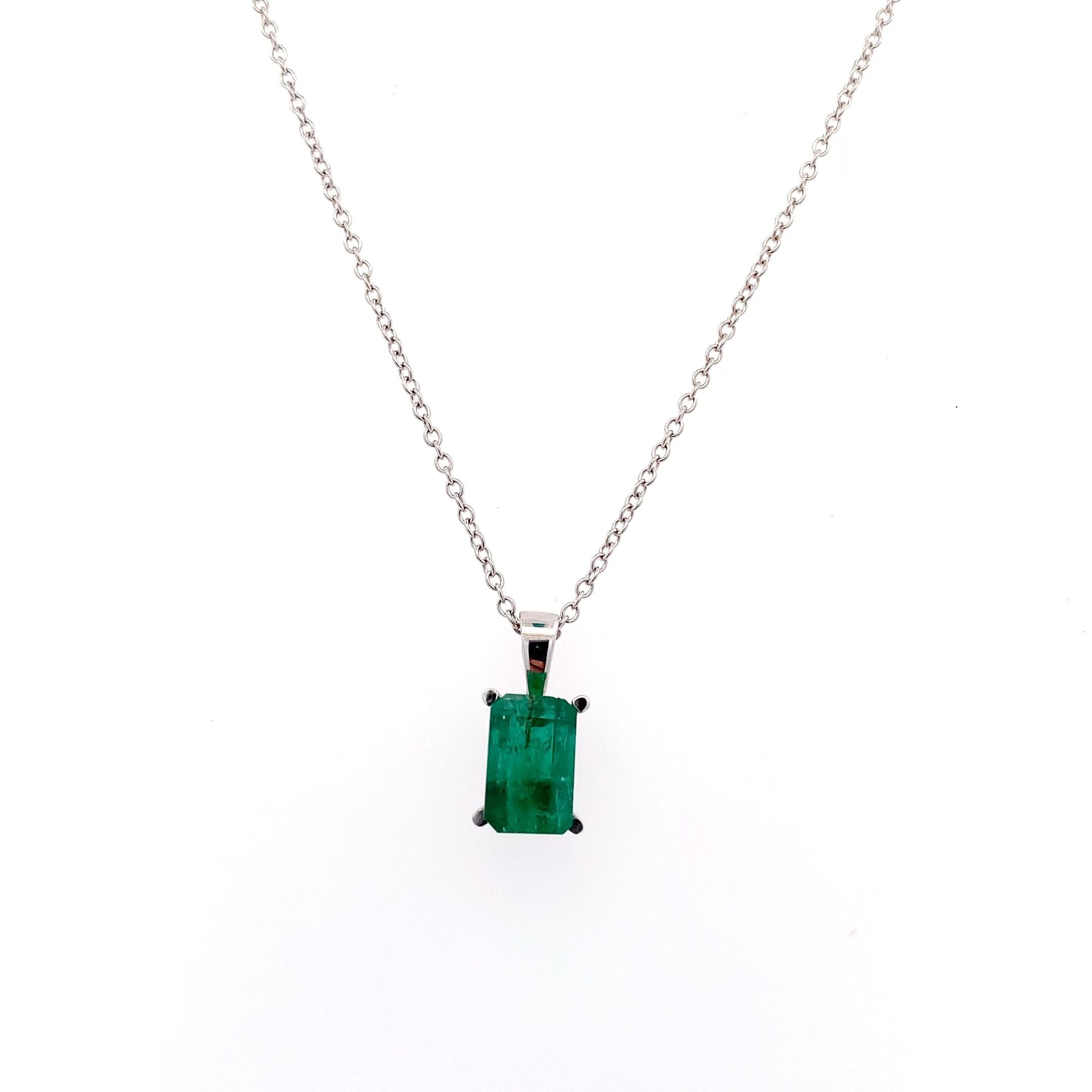 Collana con smeraldo verde in oro bianco 18 carati In condizioni Nuovo in vendita a London, GB