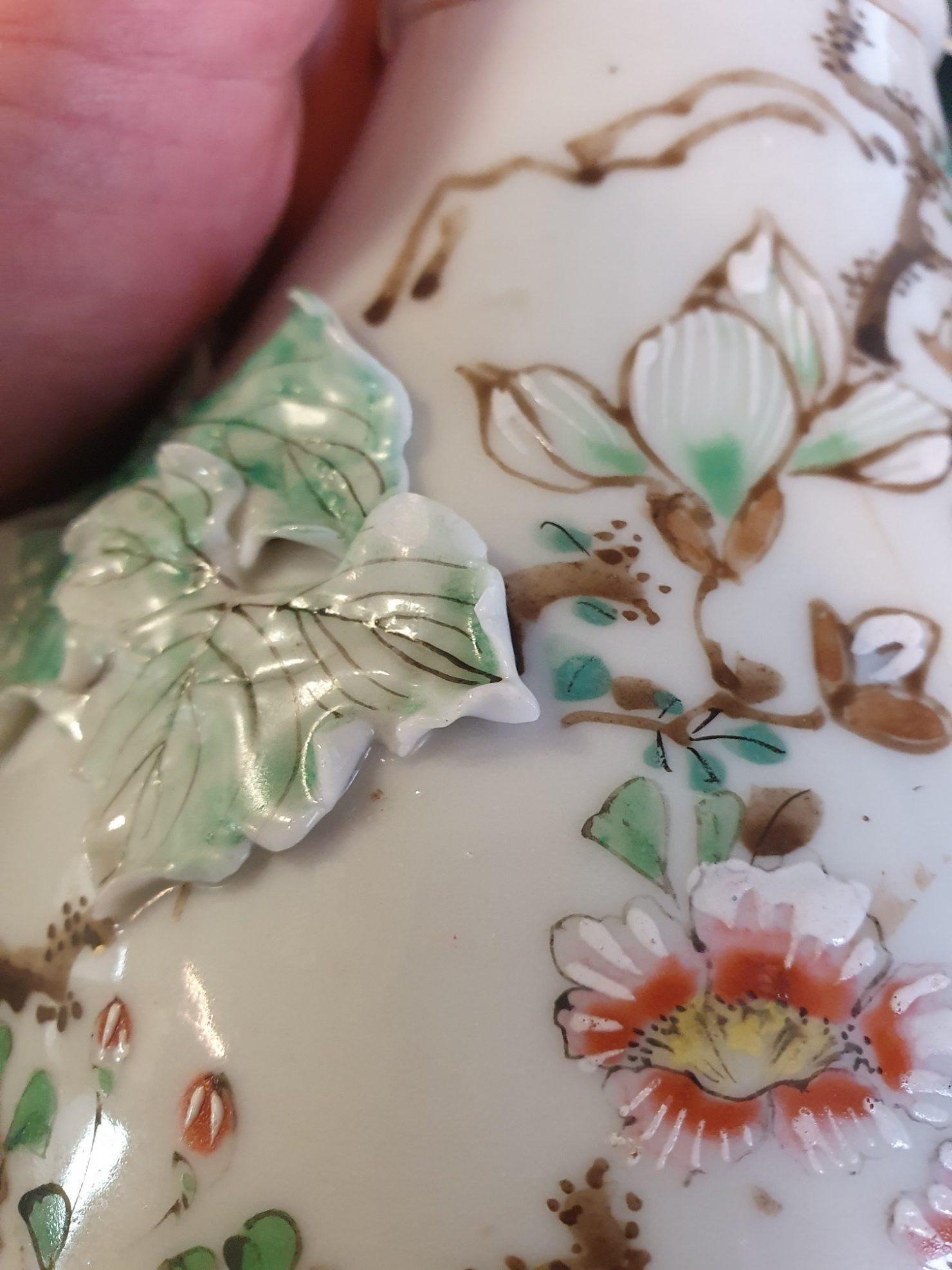 Great 19C Japanese Porcelain Vase Relief Grapes Leaves Flowers and Bird For Sale 12
