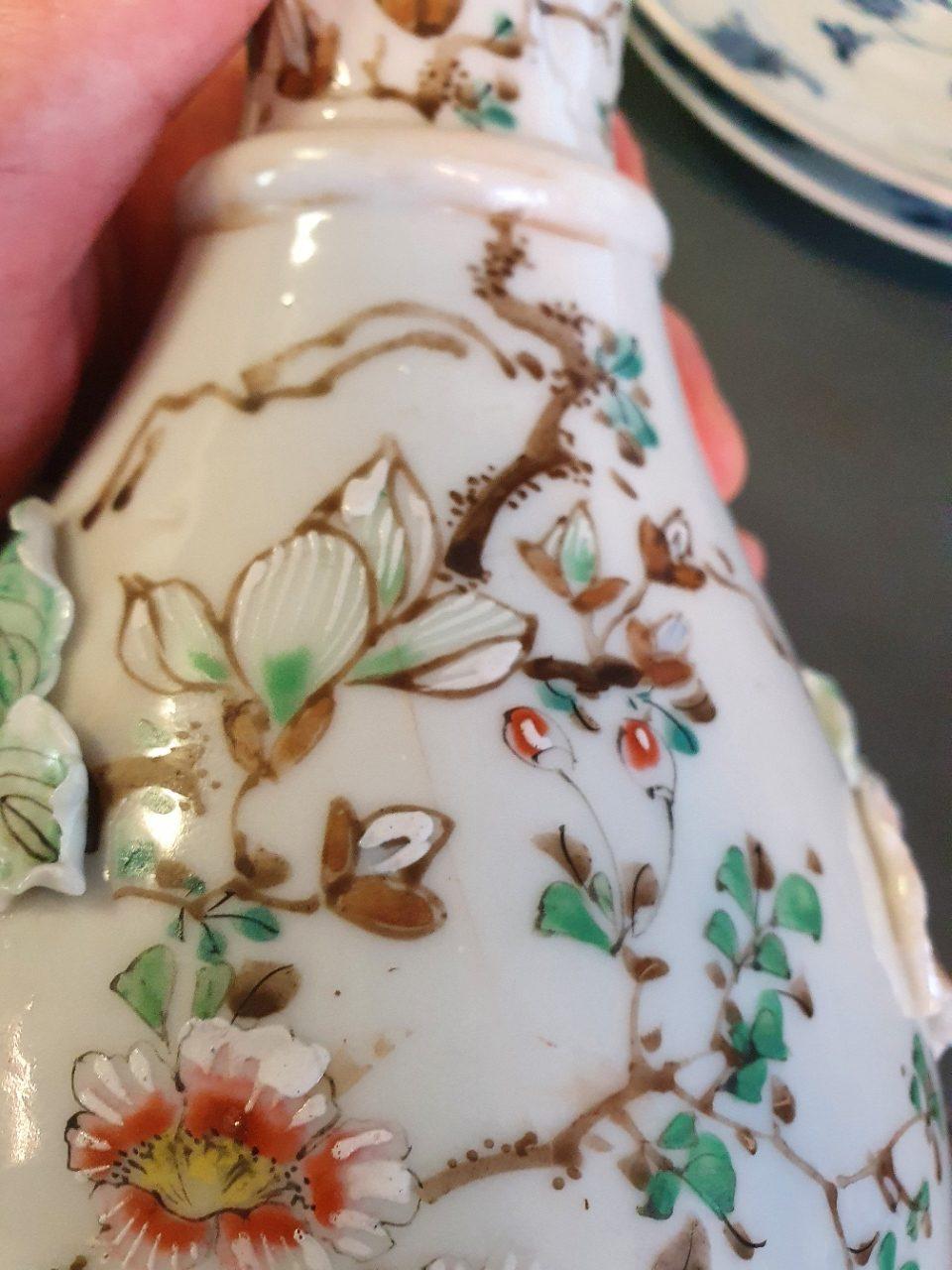 Great 19C Japanese Porcelain Vase Relief Grapes Leaves Flowers and Bird For Sale 13