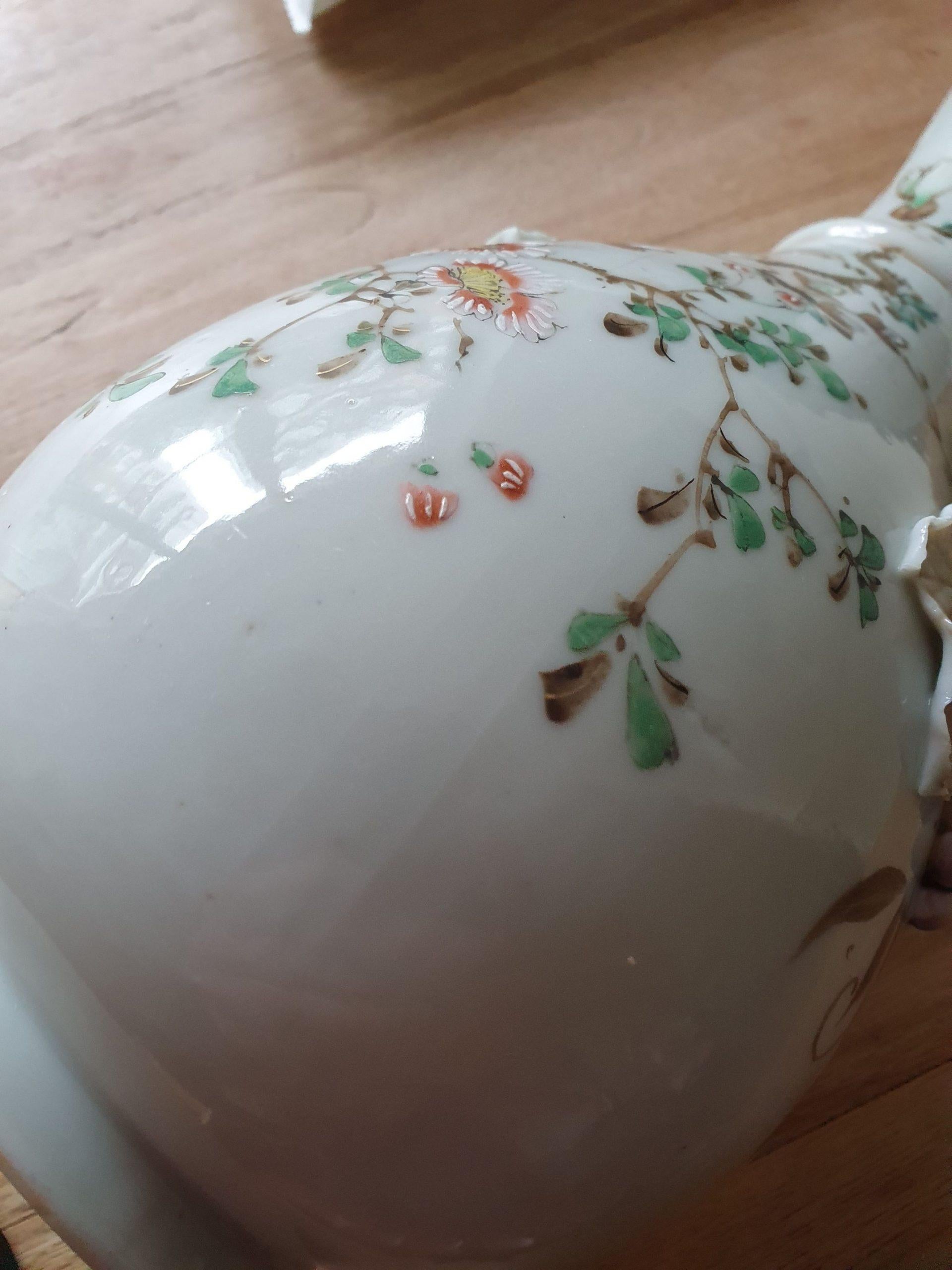 Great 19C Japanese Porcelain Vase Relief Grapes Leaves Flowers and Bird For Sale 14