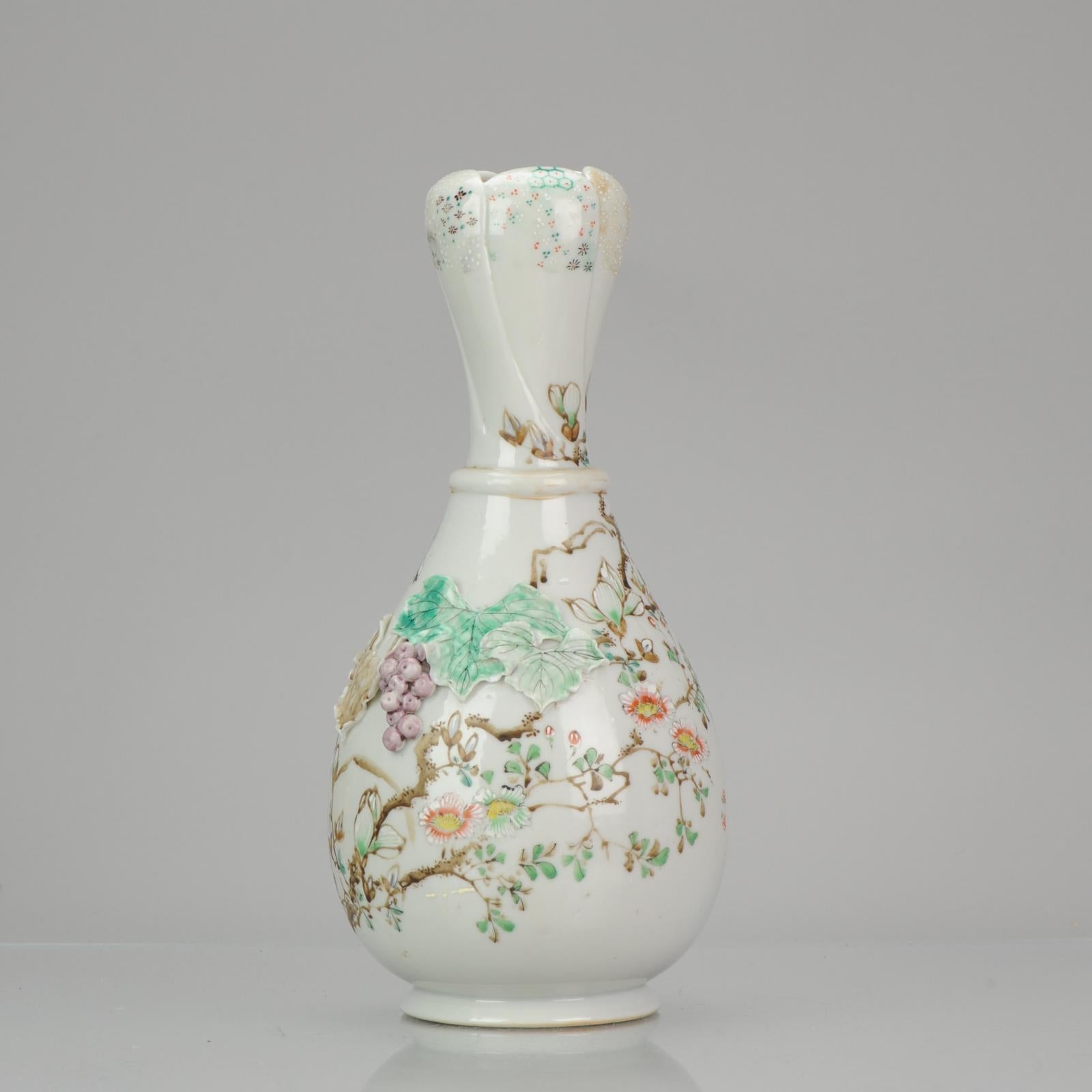 Great 19C Japanese Porcelain Vase Relief Grapes Leaves Flowers and Bird For Sale 1