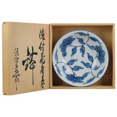 Superbe bols à poisson cru japonais du 20e siècle peints à la main en bleu et blanc par un artiste