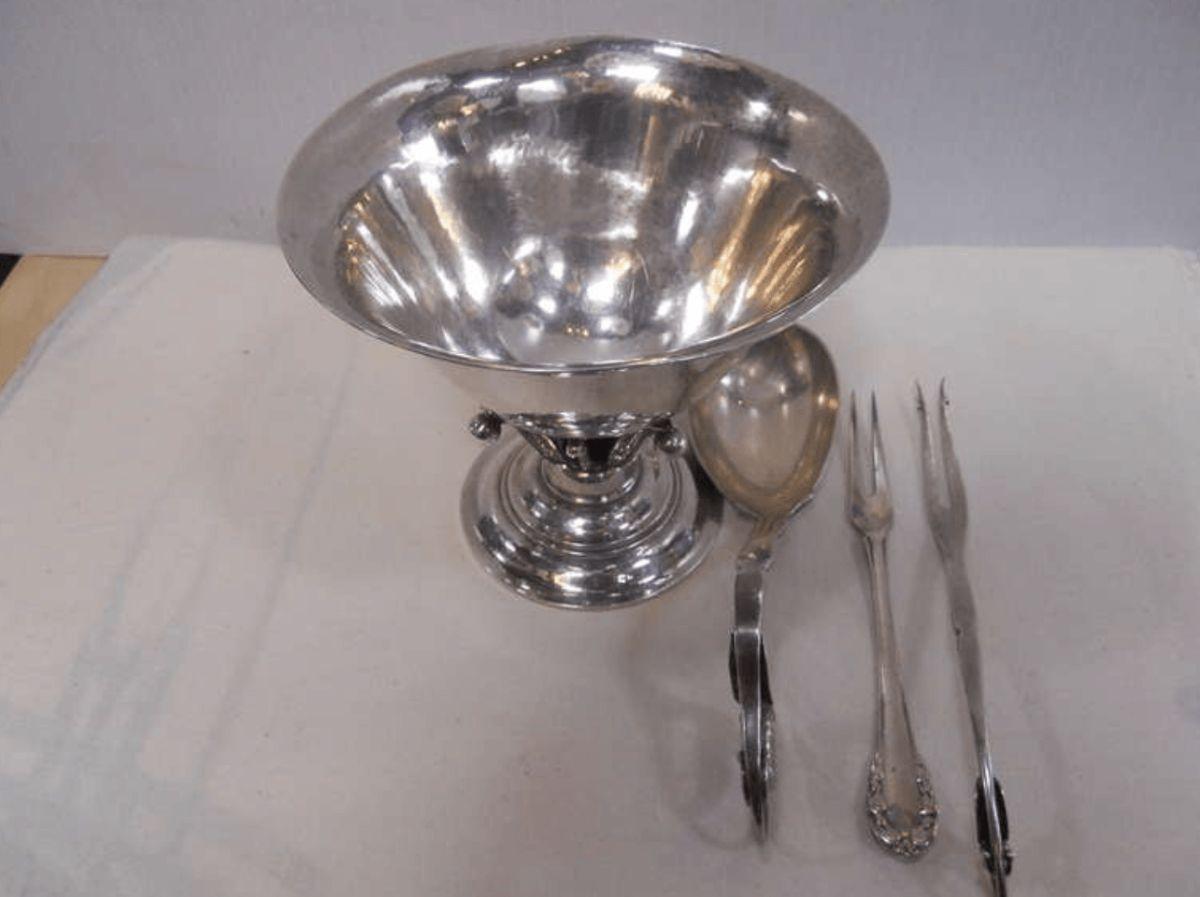 Great 4 piece serving set by Georg Jensen in sterling silver. Each piece is stamped on the bottom. 
 
Dimensions:
 
Bowl: 5