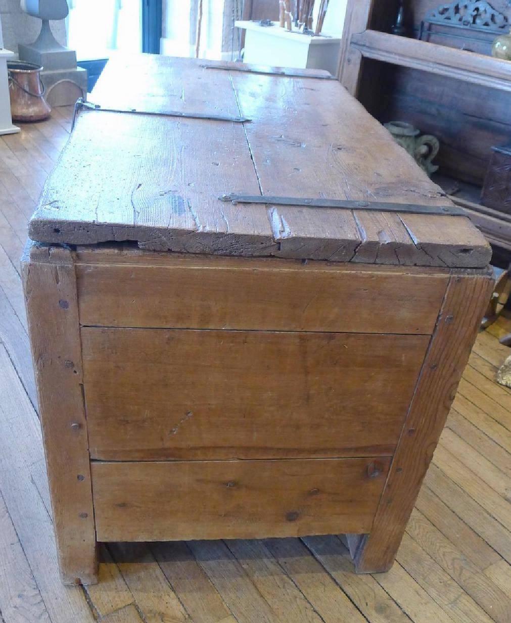 Great Alpine Chest, 18th century In Excellent Condition For Sale In Paris, FR