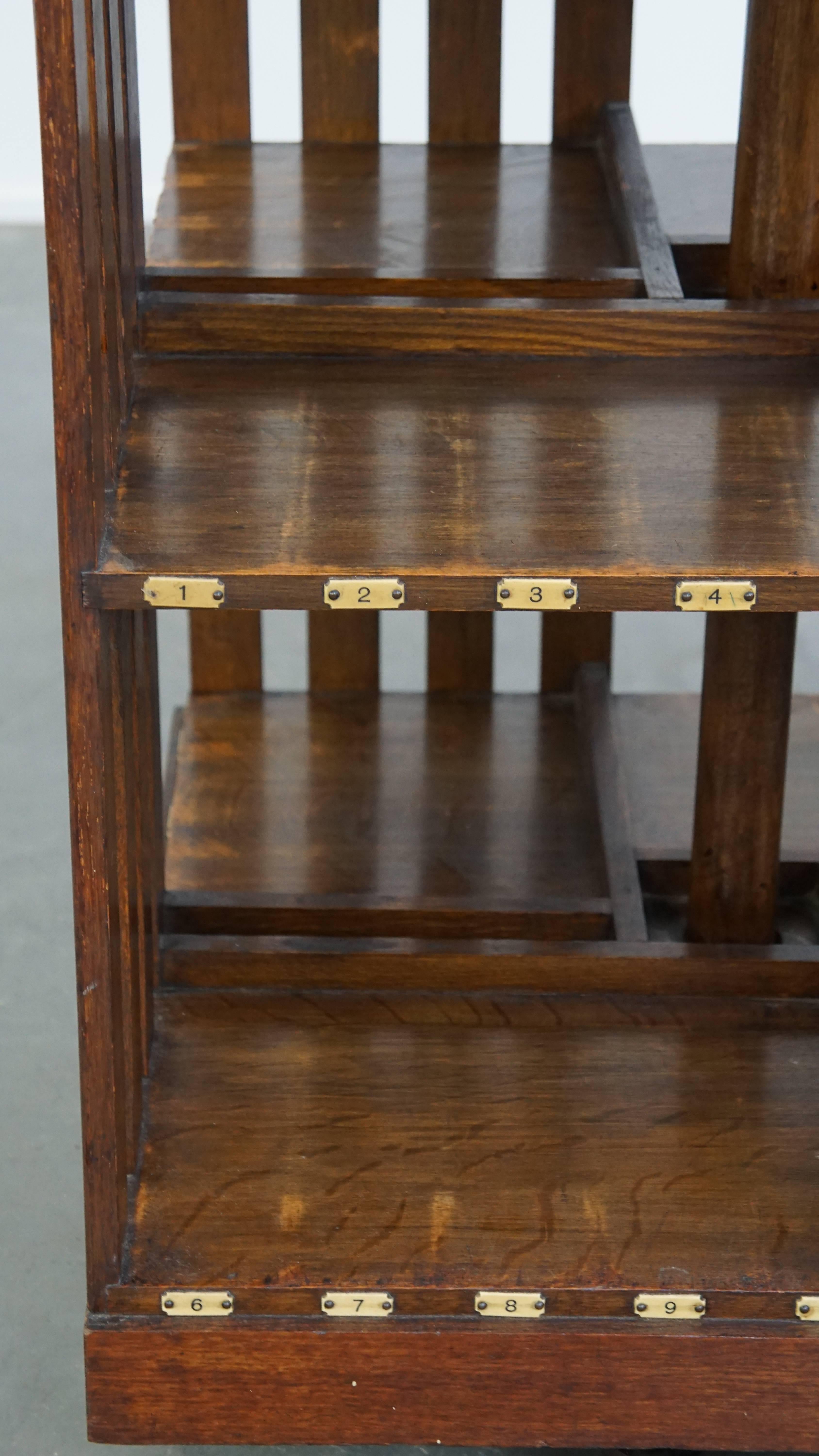 XIXe siècle Grand et unique mannequin de bibliothèque en chêne anglais ancien en vente