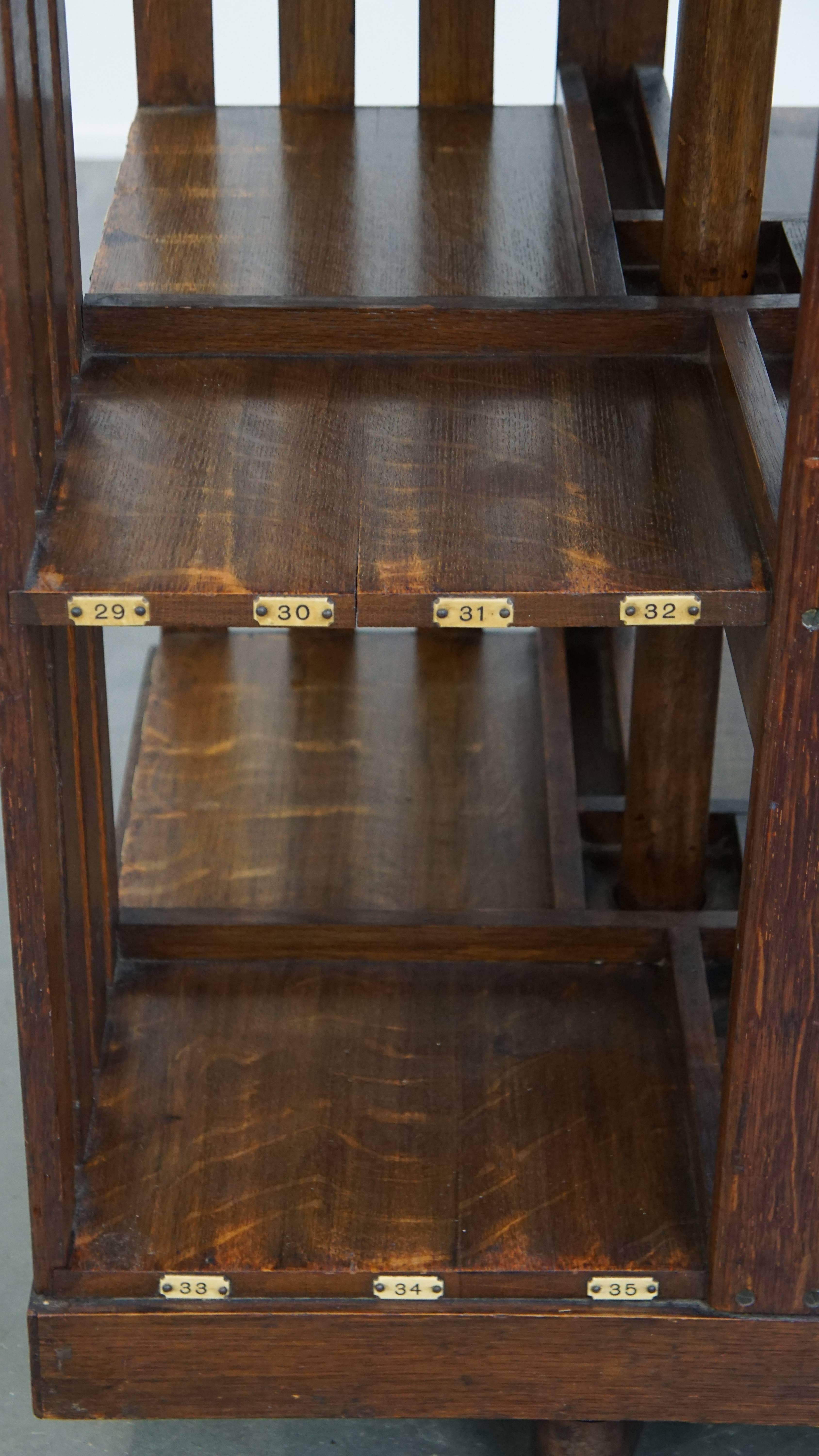 Grand et unique mannequin de bibliothèque en chêne anglais ancien en vente 2
