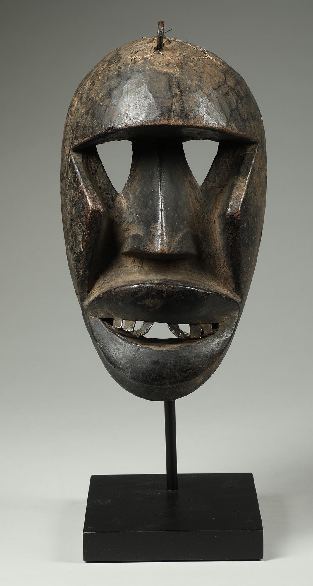 Masque cubiste Dan Kran ouvert dans la bouche, yeux triangulaires, Afrique de la côte ivoire en vente 2