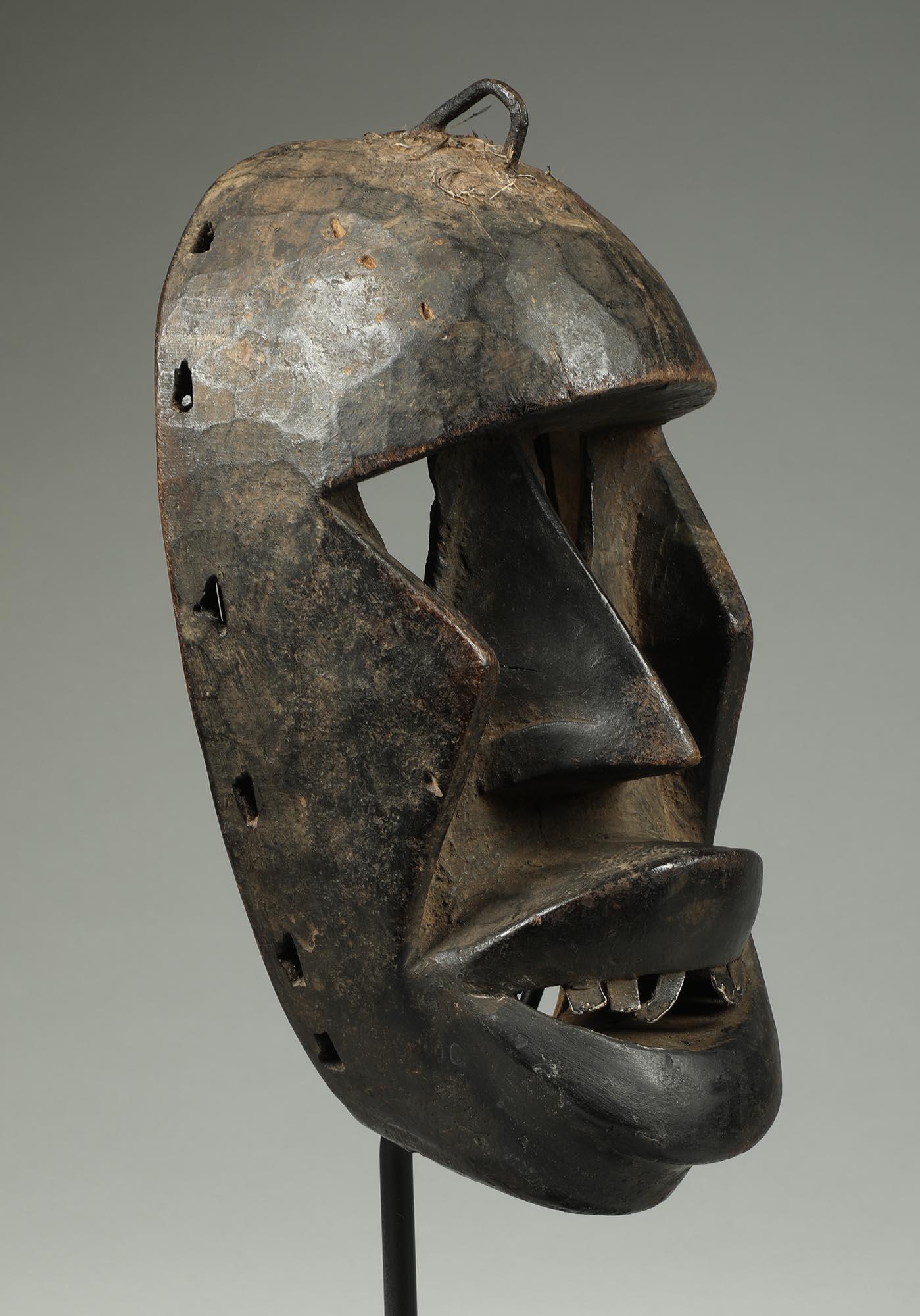 Ivoirien Masque cubiste Dan Kran ouvert dans la bouche, yeux triangulaires, Afrique de la côte ivoire en vente