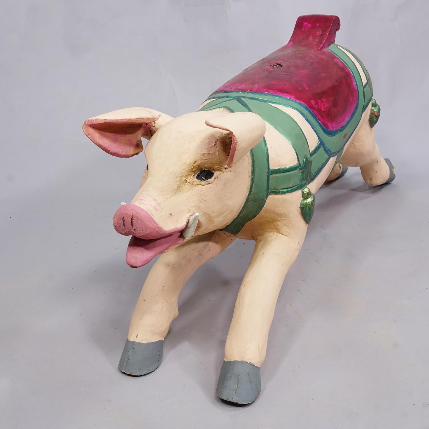 Superbe carrousel ancien pour enfants, cochon, Allemagne vers les années 1920

Cochon de manège pour enfants en bois sculpté et peint en polychromie, fabriqué en Allemagne vers 1920. Etat d'origine non restauré, partiellement repeint, traces