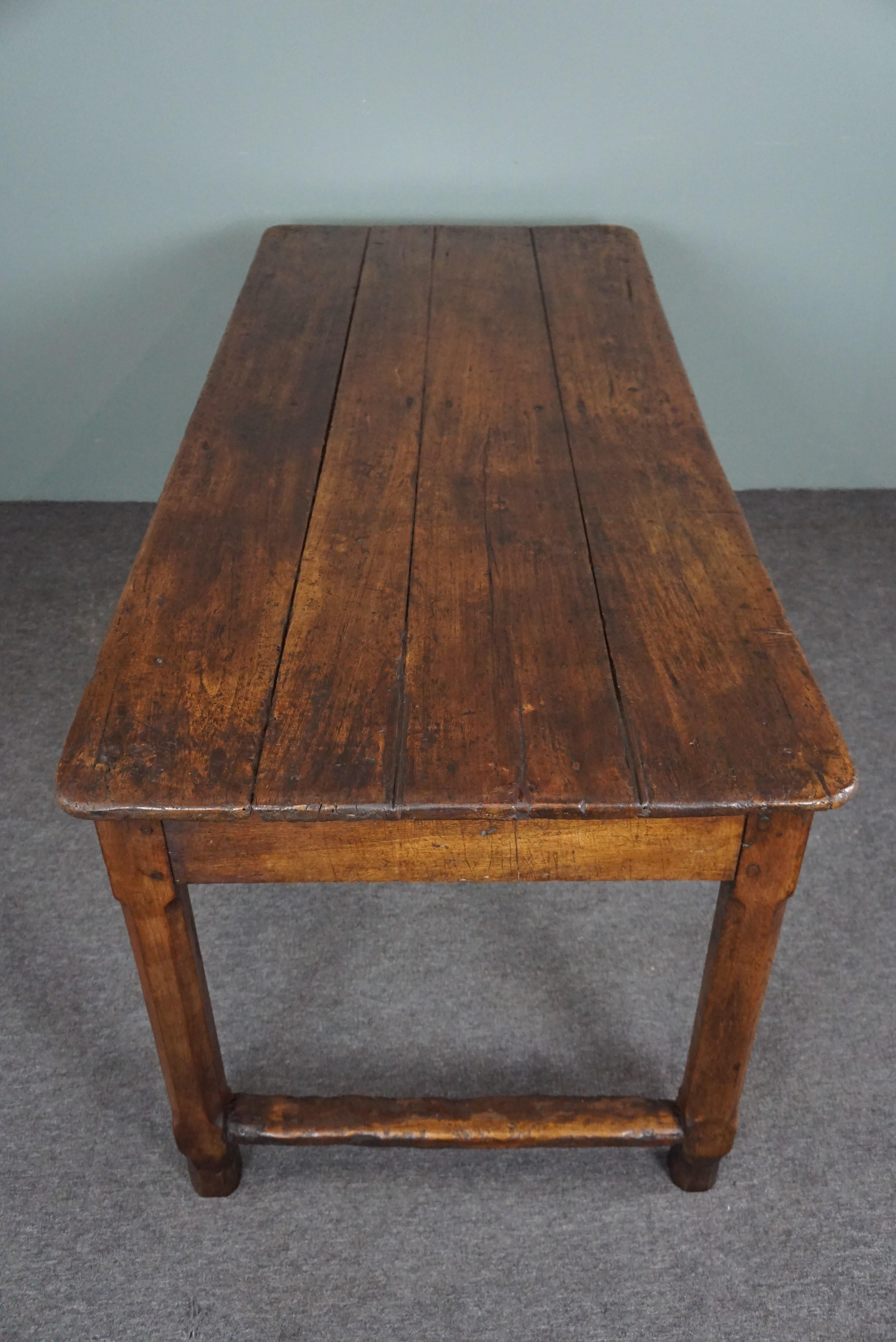 Hand-Crafted Great antique French dining table with an amazing top, late 18th century For Sale