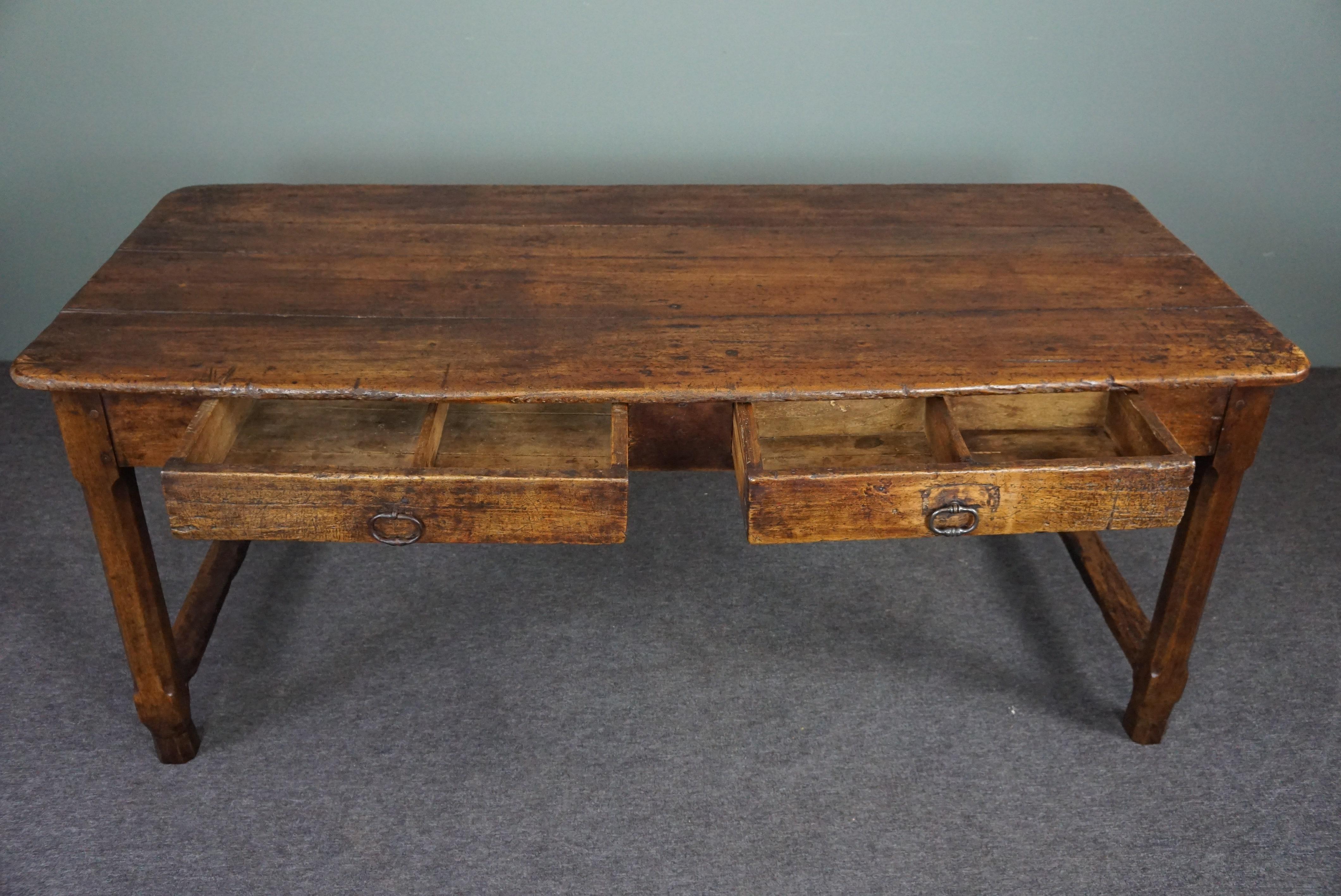Great antique French dining table with an amazing top, late 18th century In Good Condition For Sale In Harderwijk, NL
