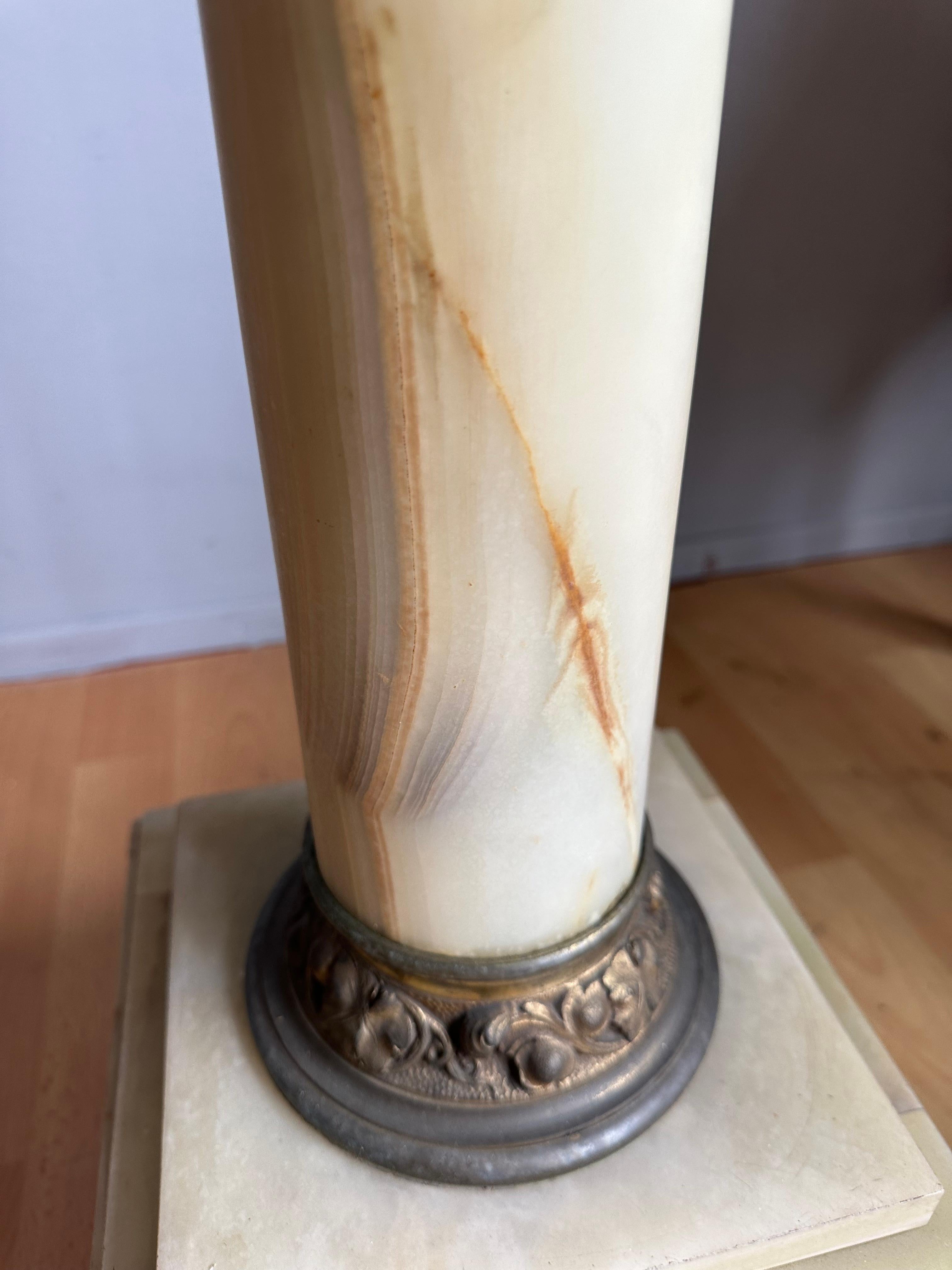 Großartiger antiker Onyx- und Bronze-Säulenständer im gotischen Stil, markiert im Angebot 8