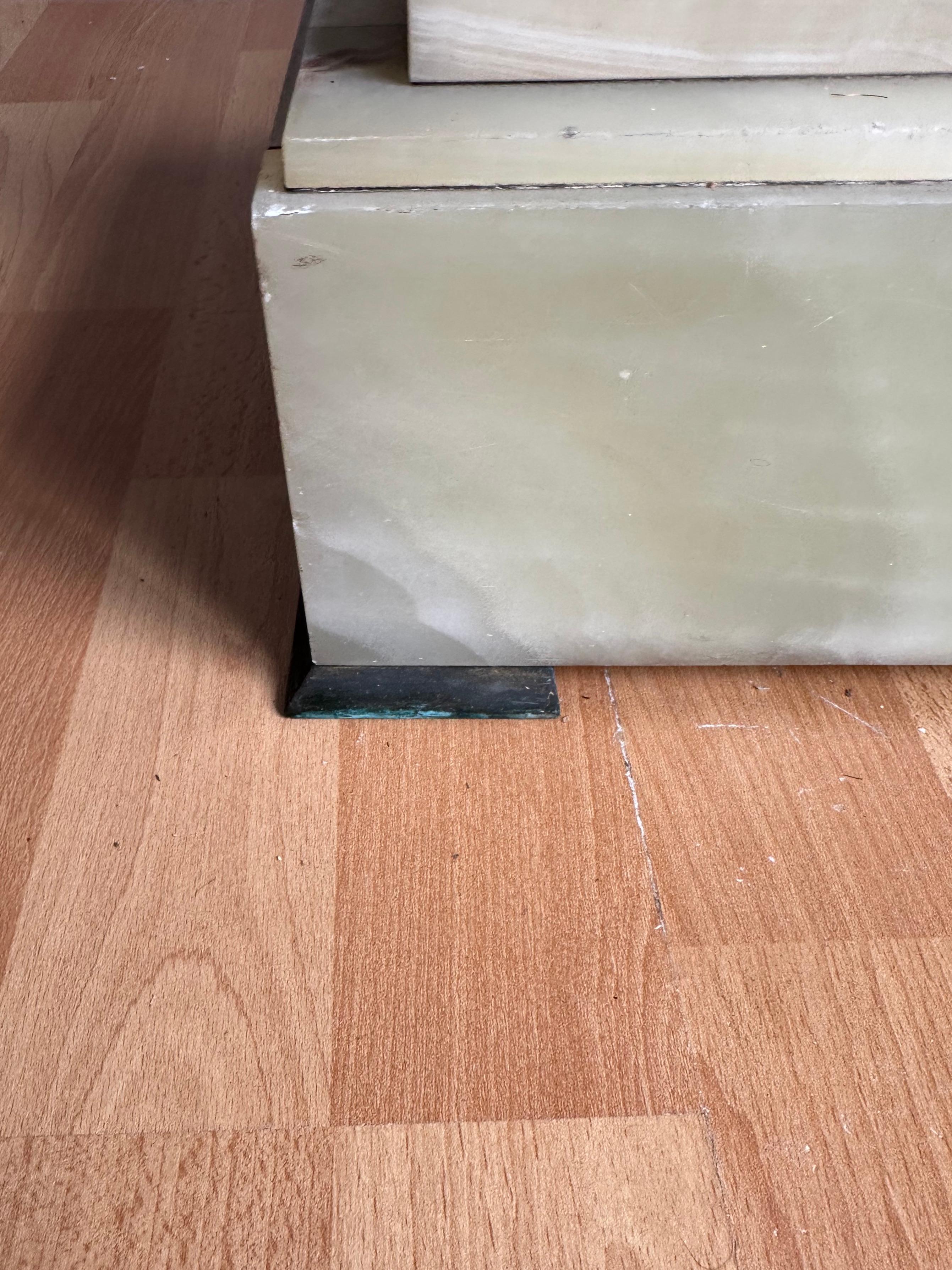 Großartiger antiker Onyx- und Bronze-Säulenständer im gotischen Stil, markiert im Angebot 11