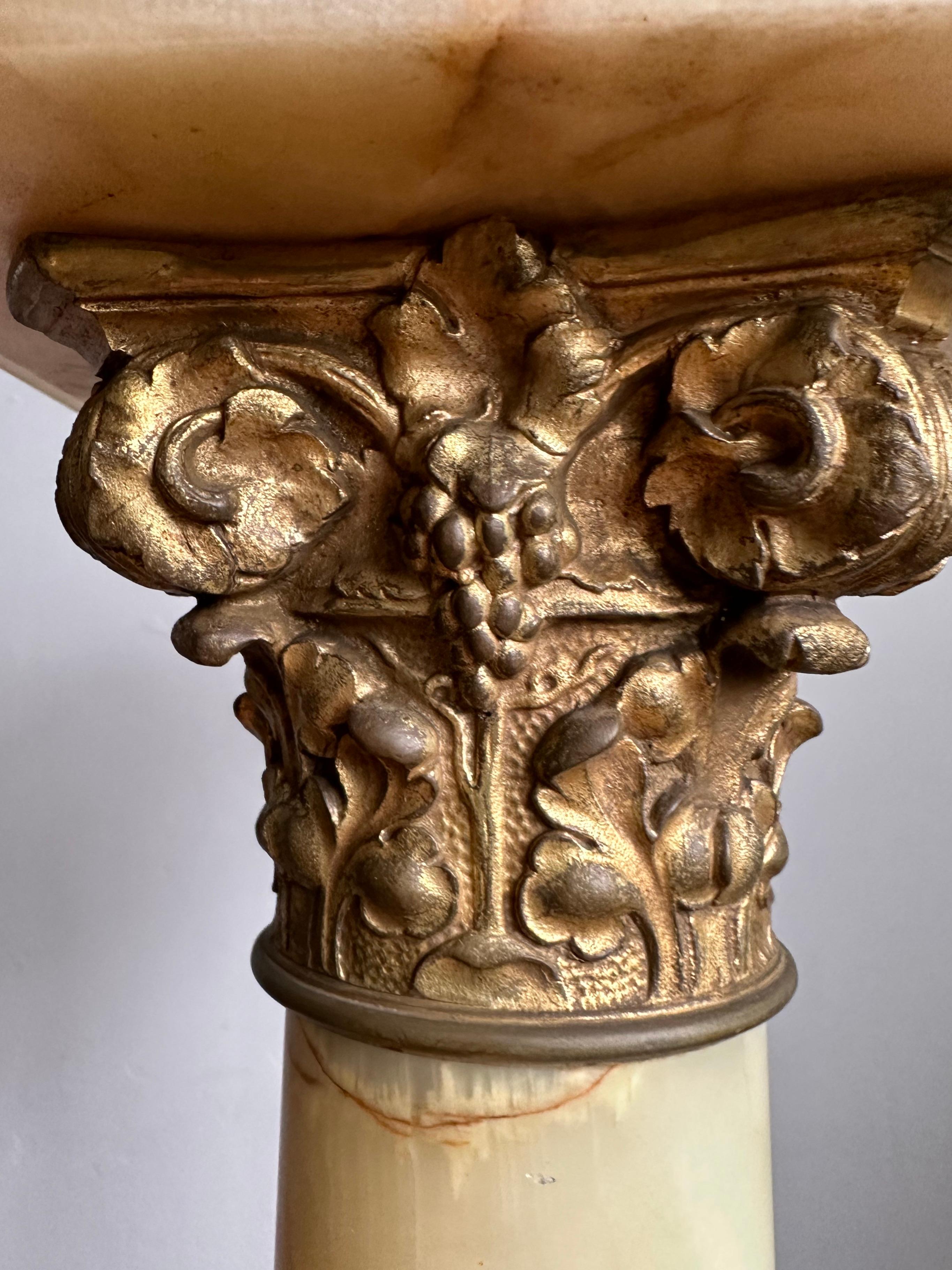 Großartiger antiker Onyx- und Bronze-Säulenständer im gotischen Stil, markiert im Angebot 13