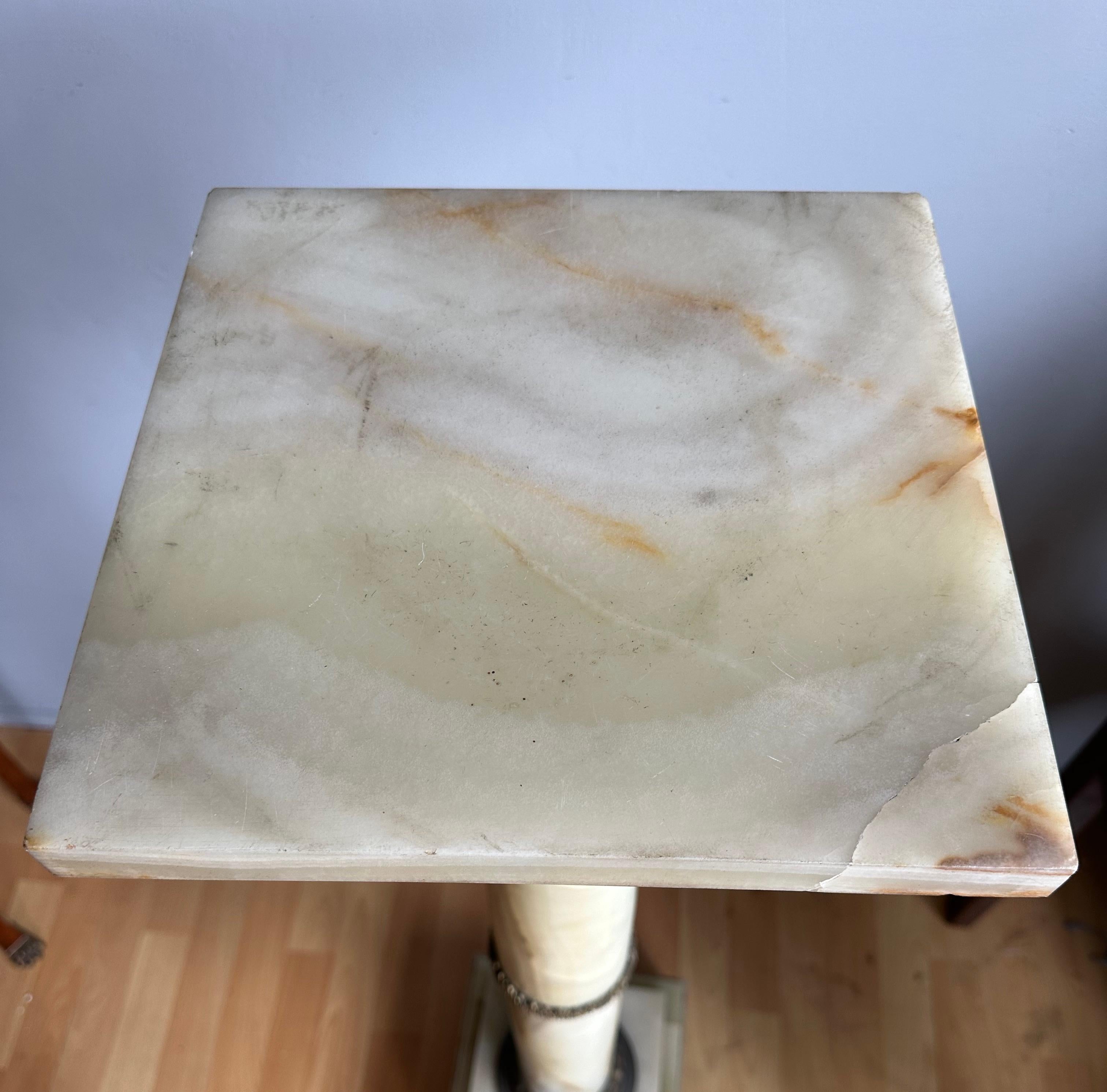 Großartiger antiker Onyx- und Bronze-Säulenständer im gotischen Stil, markiert (Neugotik) im Angebot