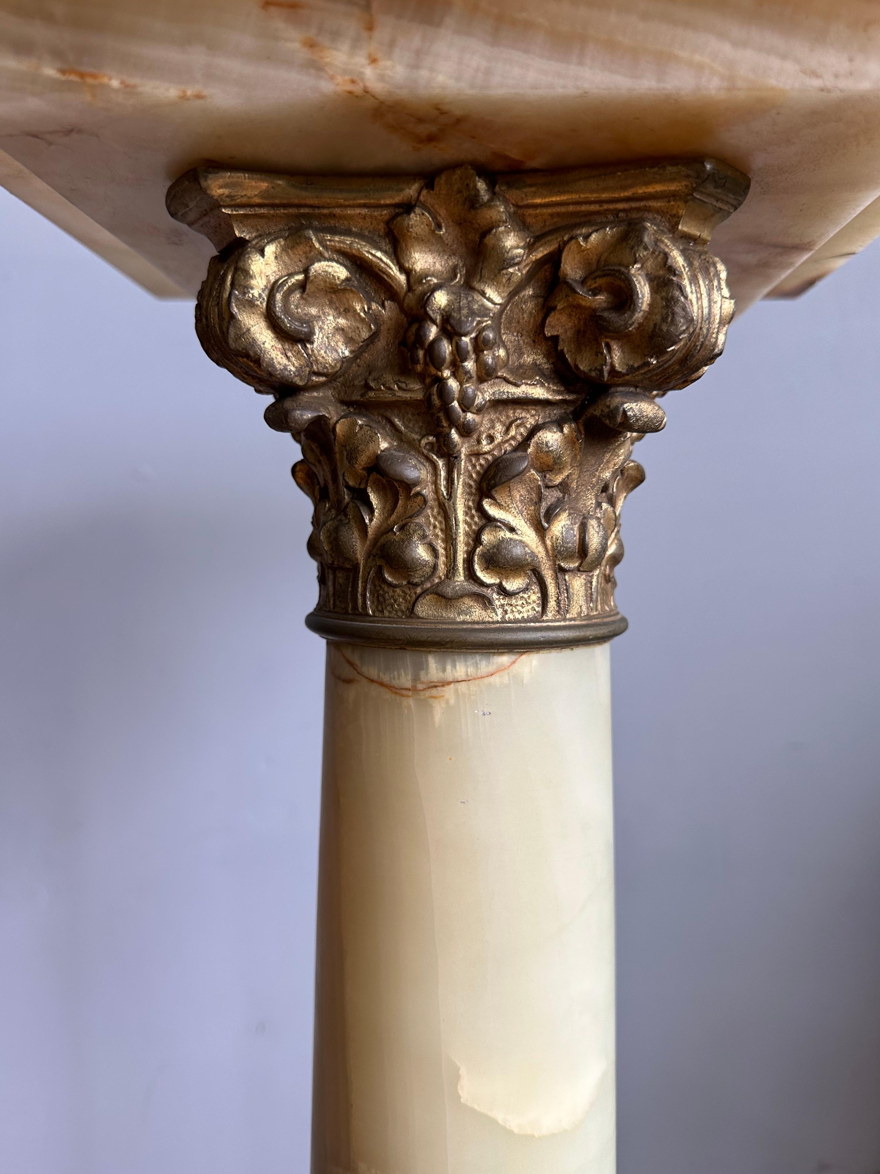 Großartiger antiker Onyx- und Bronze-Säulenständer im gotischen Stil, markiert im Angebot 1