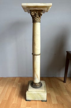 Großartiger antiker Onyx- und Bronze-Säulenständer im gotischen Stil, markiert