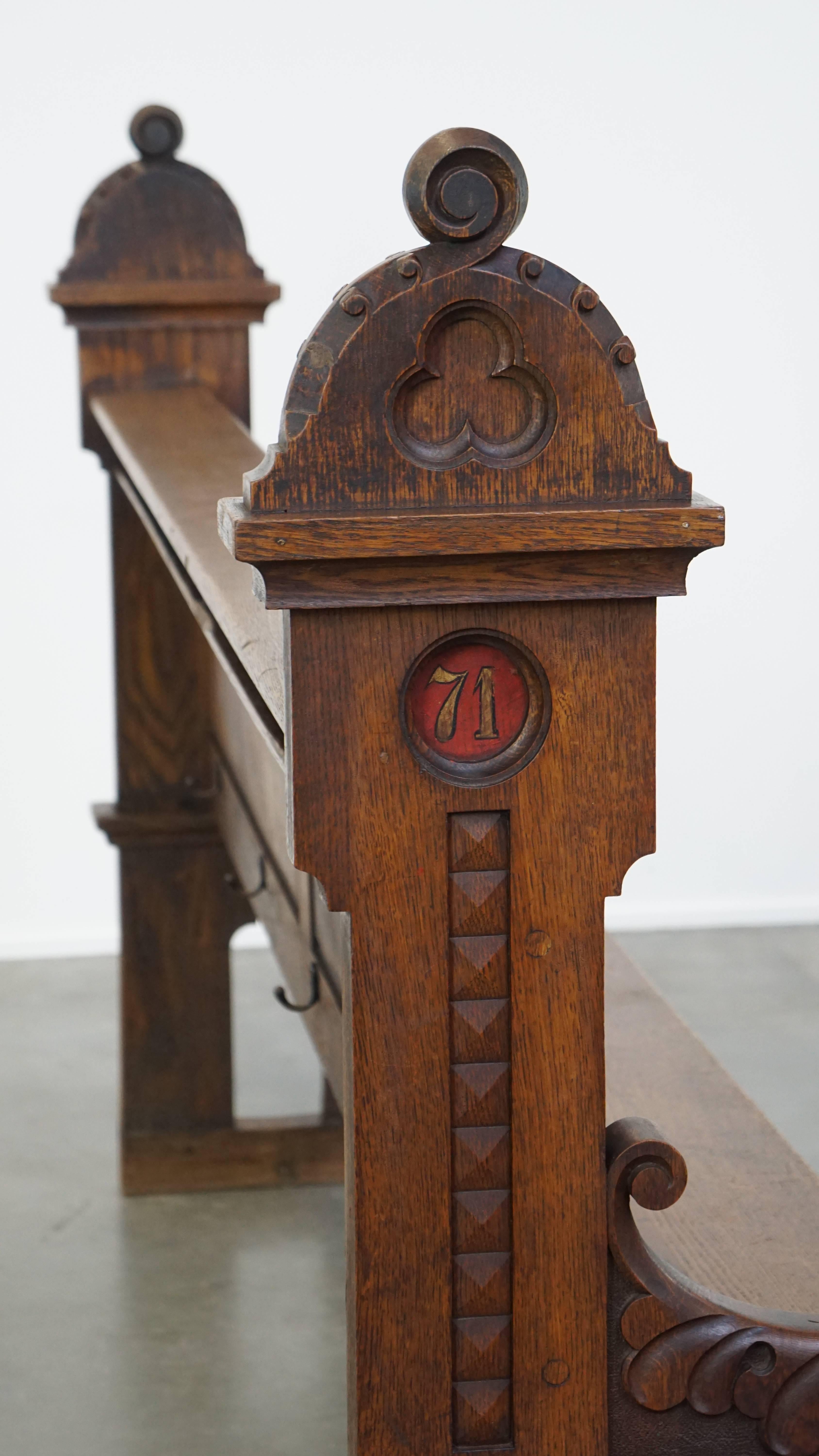Great, beautifully carved 19th century antique oak church bench in Gothic style For Sale 7