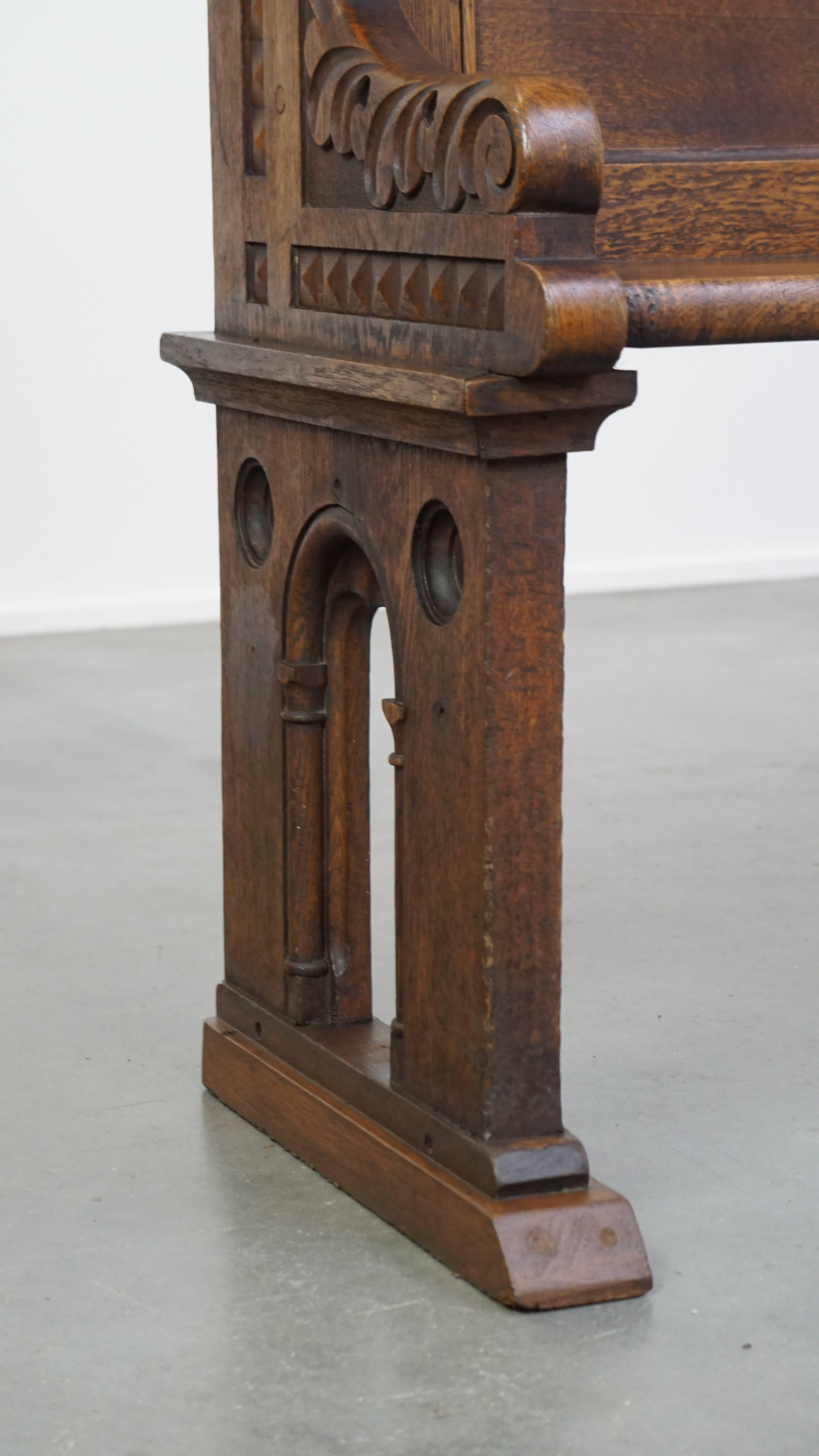 Great, beautifully carved 19th century antique oak church bench in Gothic style For Sale 9