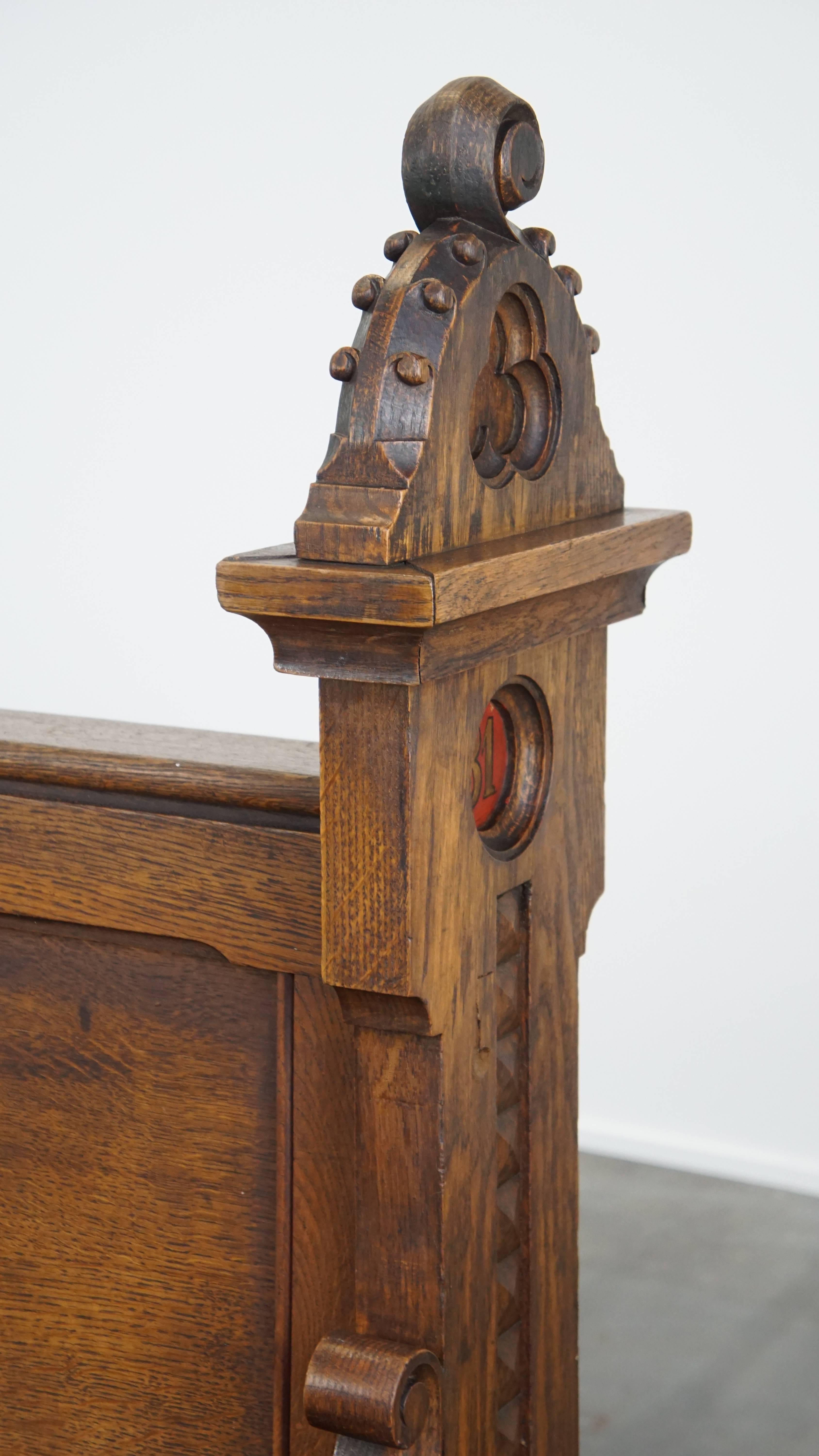 Great, beautifully carved 19th century antique oak church bench in Gothic style For Sale 10