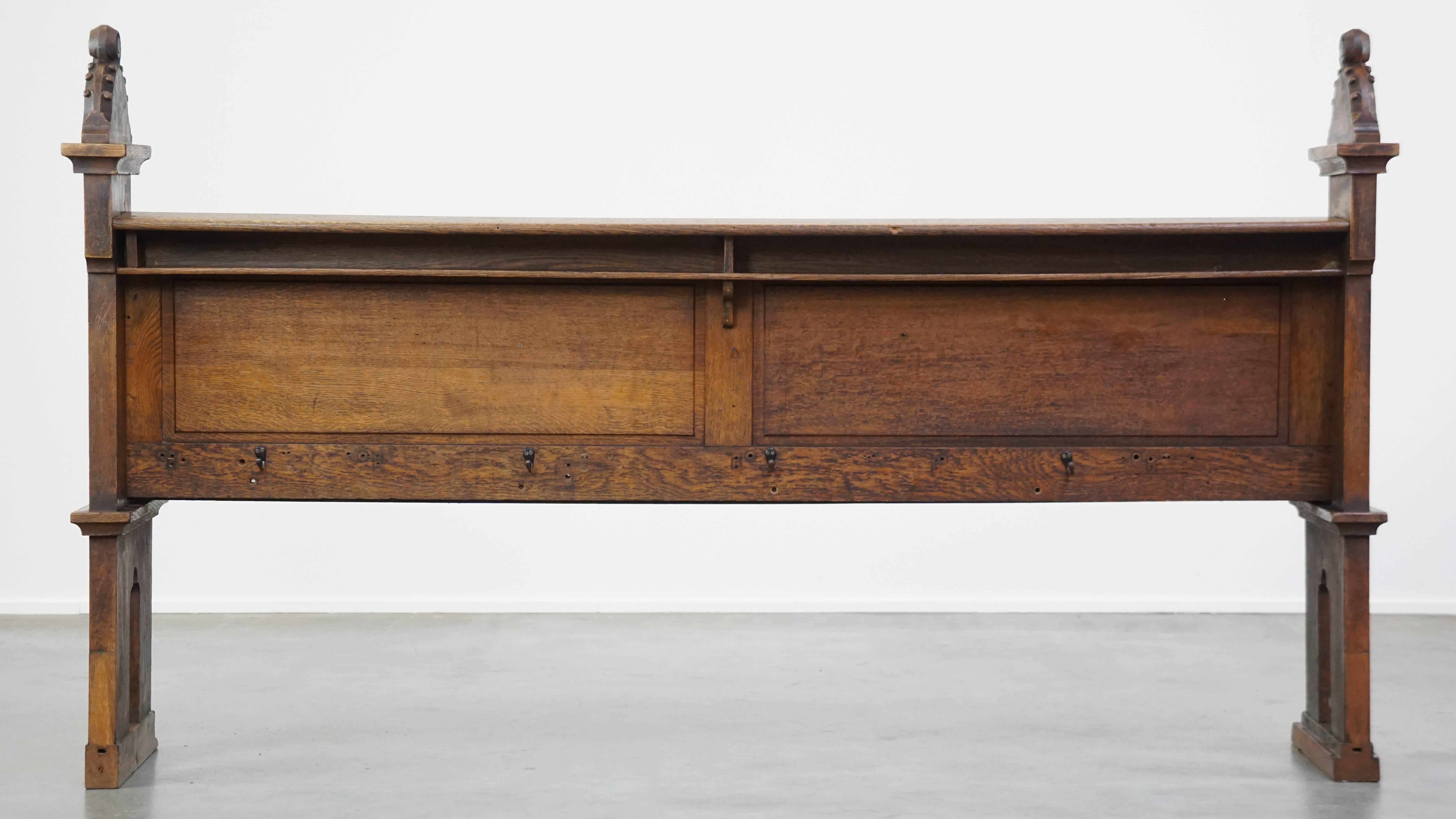 Great, beautifully carved 19th century antique oak church bench in Gothic style In Good Condition For Sale In Harderwijk, NL