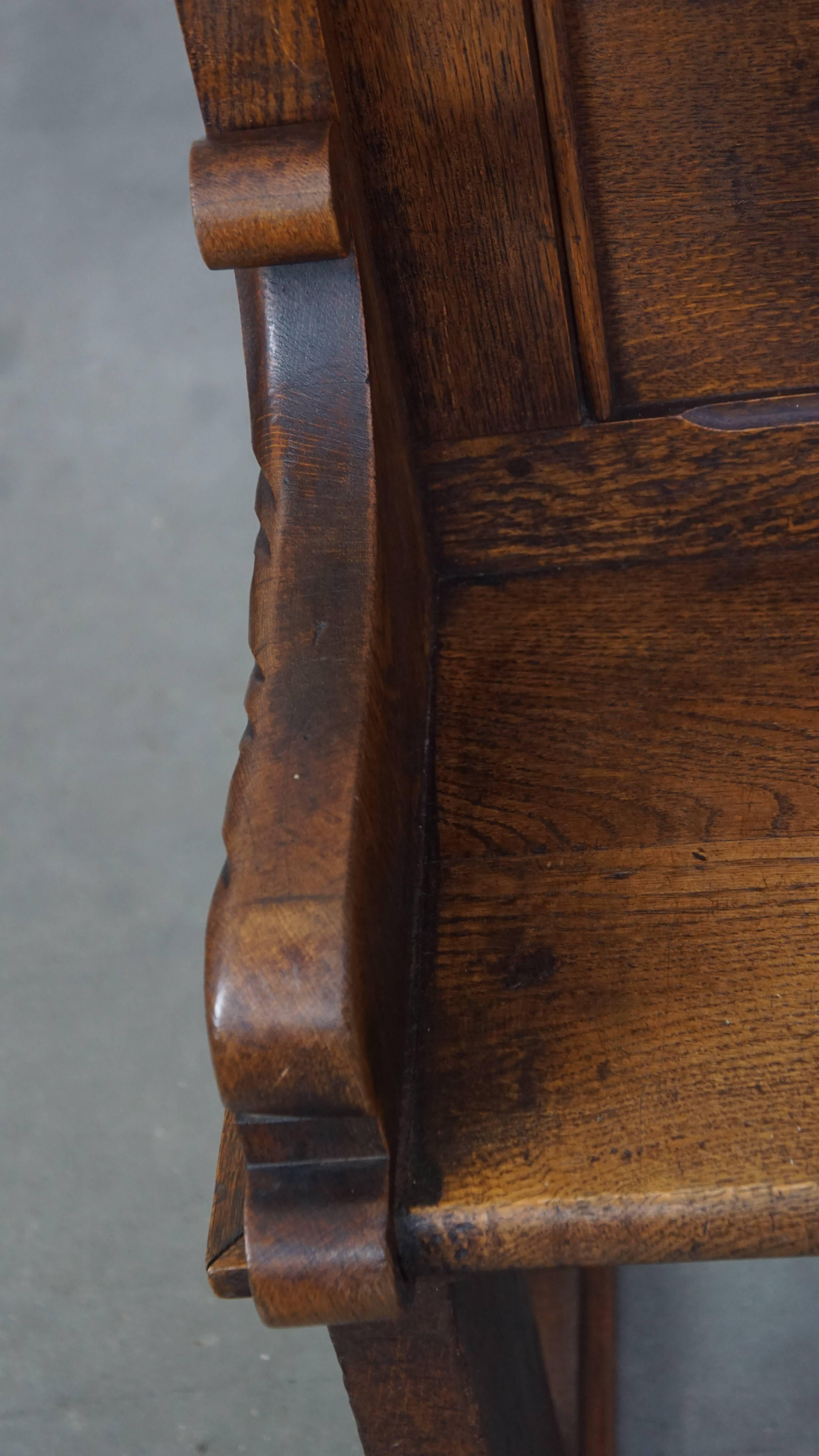 Oak Great, beautifully carved 19th century antique oak church bench in Gothic style For Sale