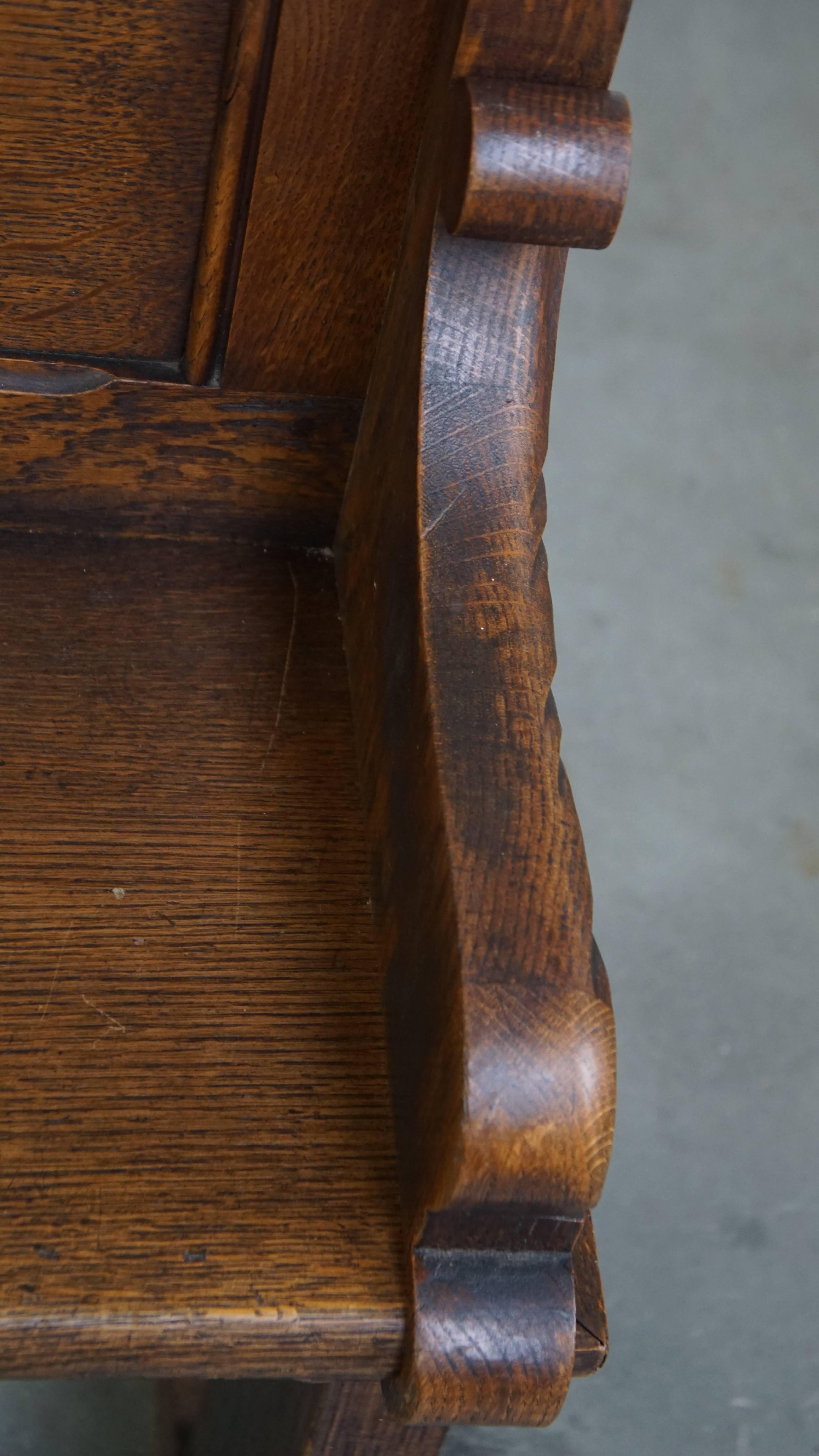 Great, beautifully carved 19th century antique oak church bench in Gothic style For Sale 1