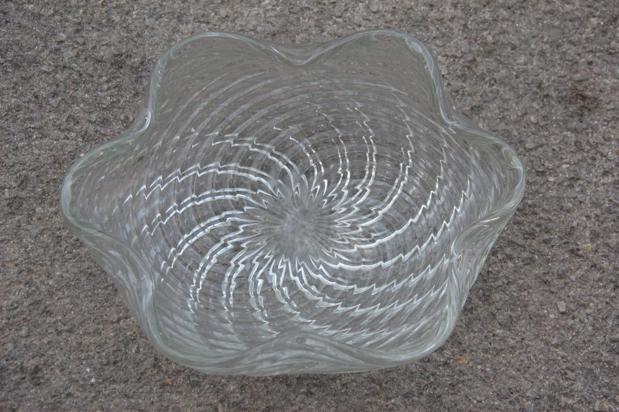 Grande ciotola Seguso Flavio Poli Design italiano Cristallo Incrociato Trasparente.

Anni circa 1935. Un pezzo molto elegante e speciale.