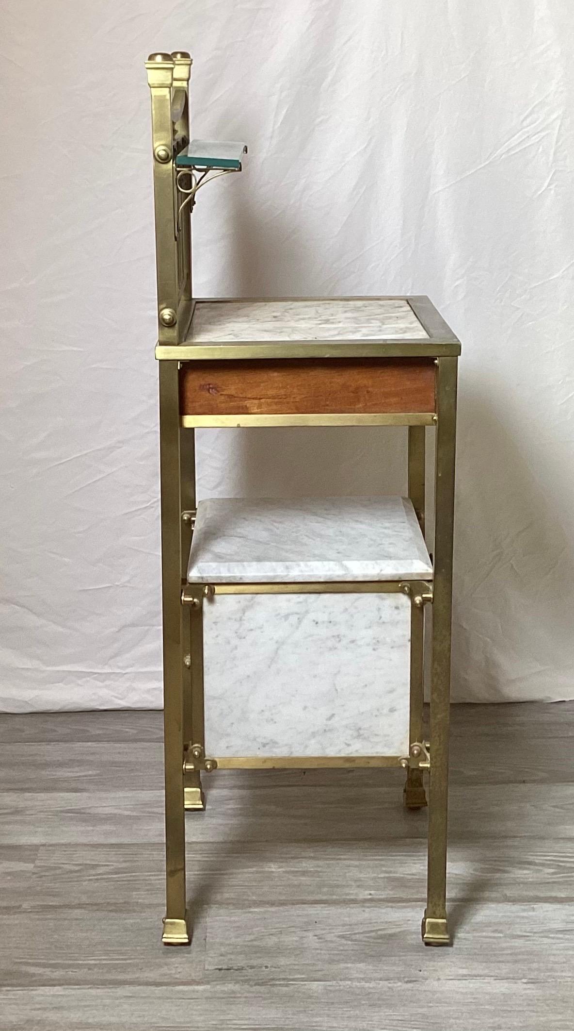 Great Rafael Garcid Brass and Marble Side Table Stand en vente 3